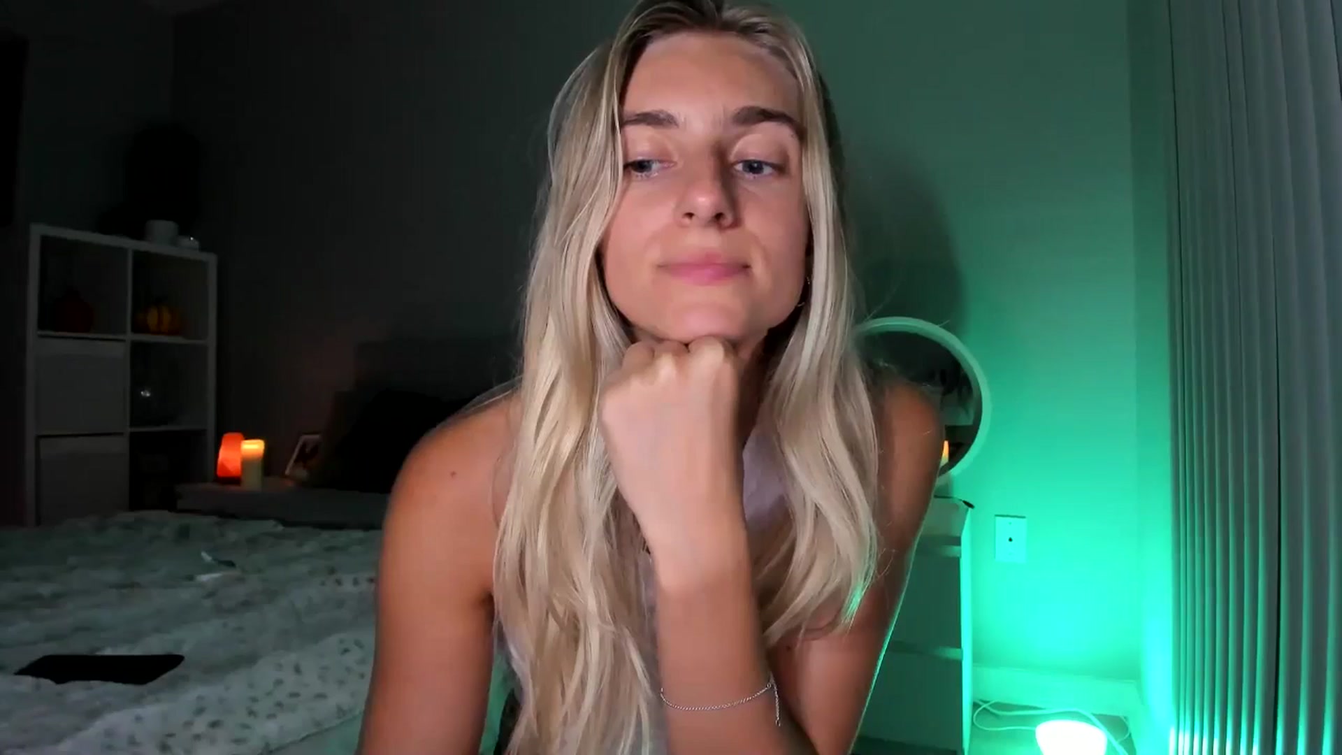 Gallery image thumbnail from Vodka_Queen's myfreecams stream on, 09/26/2025, 06:32 image 6 of 20