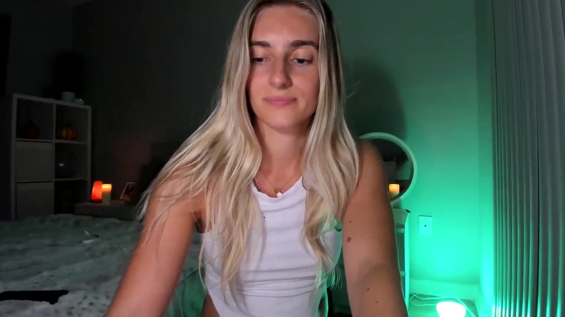 Gallery image thumbnail from Vodka_Queen's myfreecams stream on, 09/26/2025, 06:32 image 16 of 20