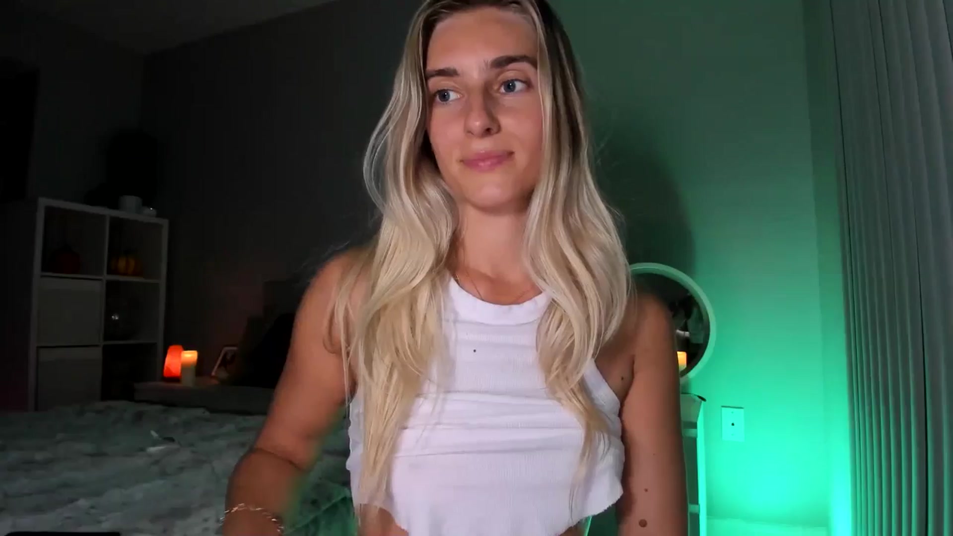 Gallery image thumbnail from Vodka_Queen's myfreecams stream on, 09/26/2025, 06:32 image 18 of 20