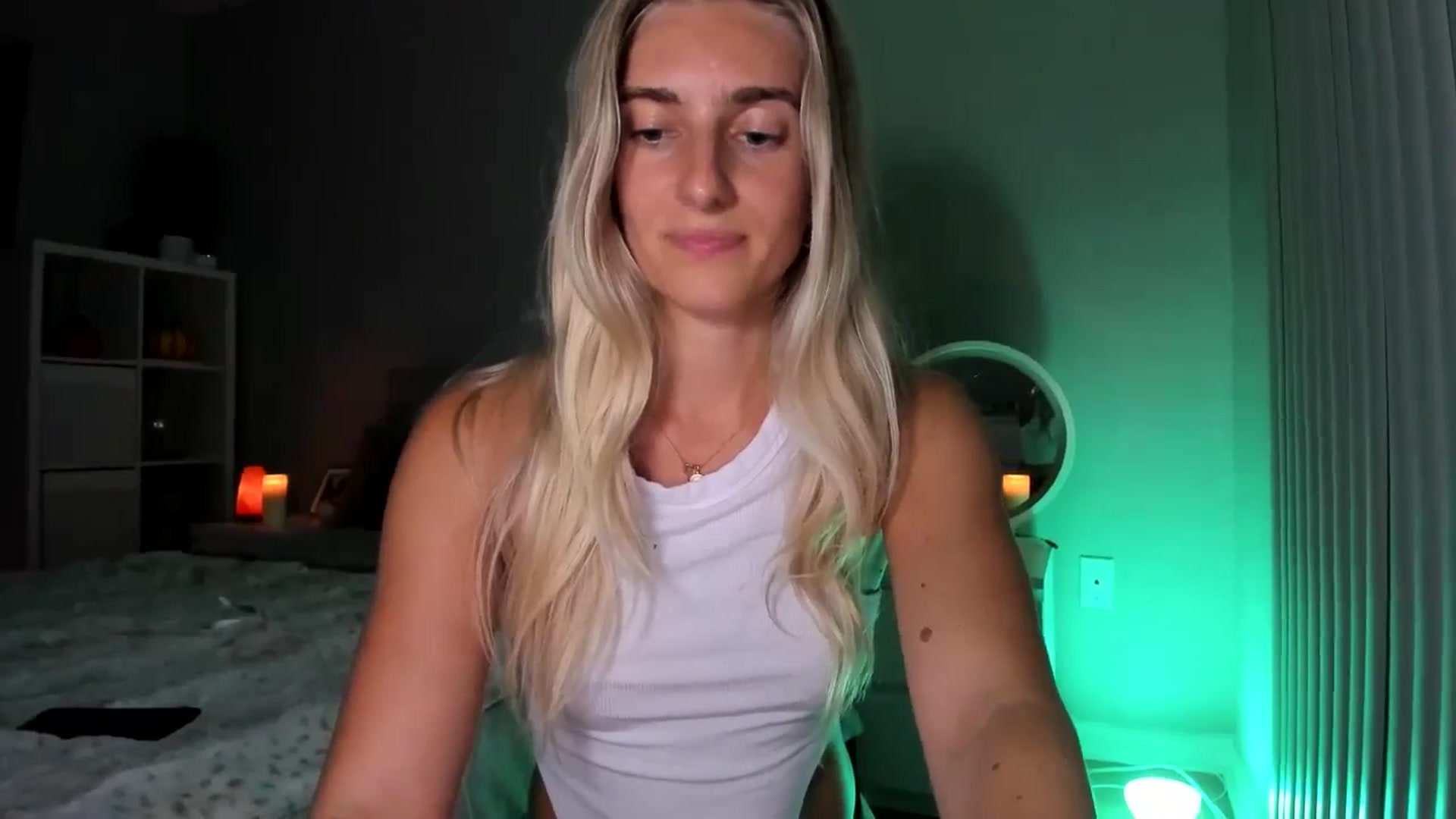 Gallery image thumbnail from Vodka_Queen's myfreecams stream on, 09/26/2025, 06:32 image 10 of 20