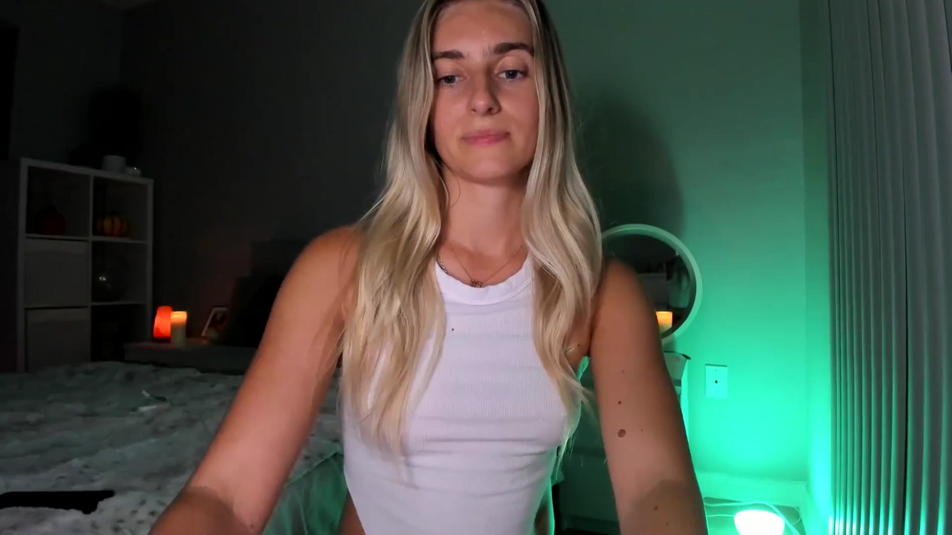 Gallery image thumbnail from Vodka_Queen's myfreecams stream on, 09/26/2025, 06:32 image 15 of 20