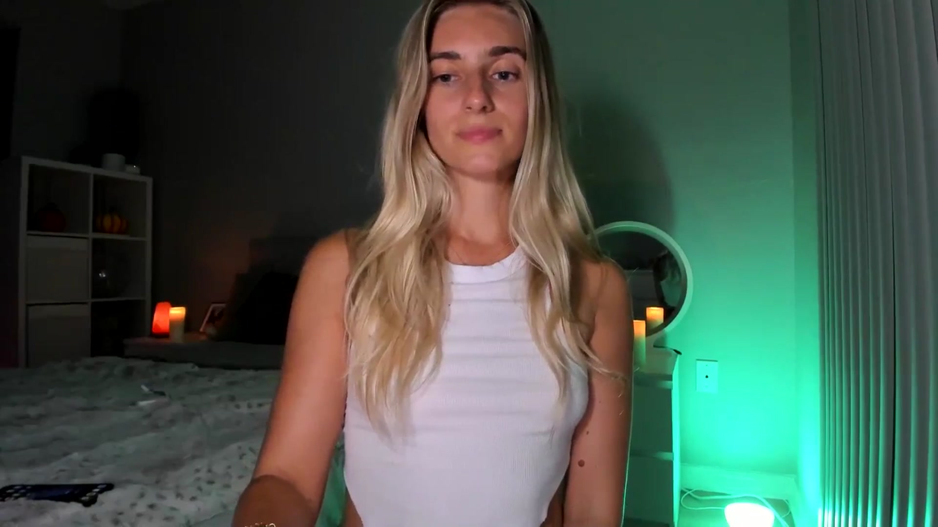Gallery image thumbnail from Vodka_Queen's myfreecams stream on, 09/26/2025, 06:32 image 12 of 20