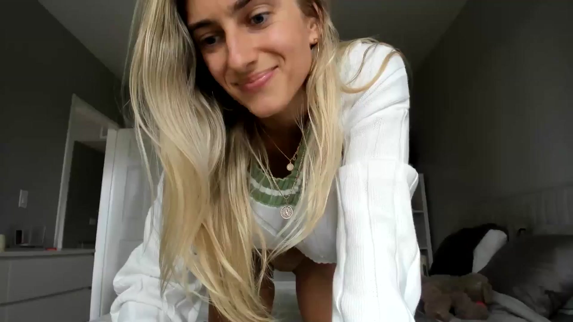Gallery image thumbnail from Vodka_Queen's myfreecams stream on, 09/27/2025, 23:04 image 1 of 20
