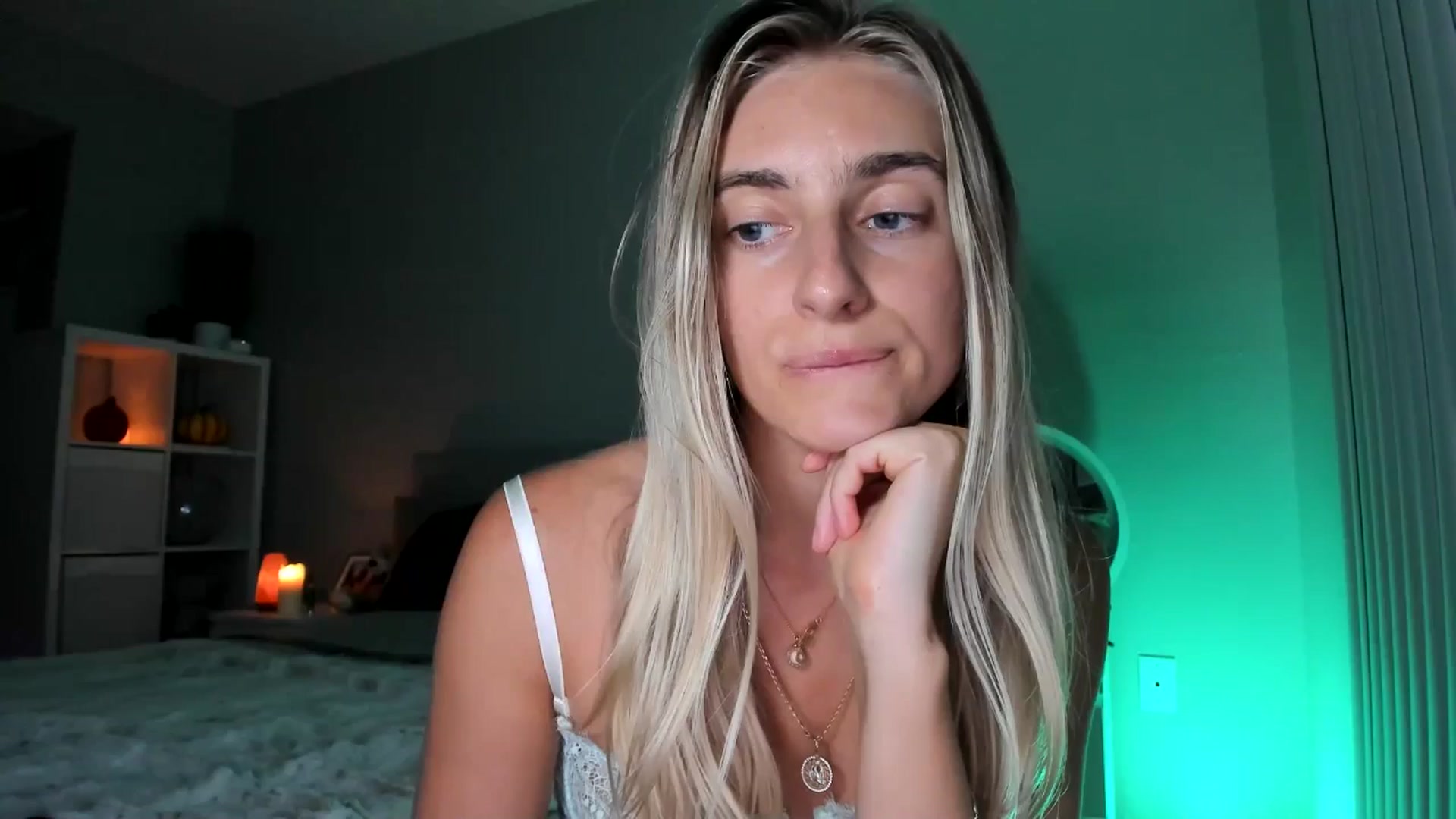 Gallery image thumbnail from Vodka_Queen's myfreecams stream on, 09/28/2025, 06:56 image 9 of 20