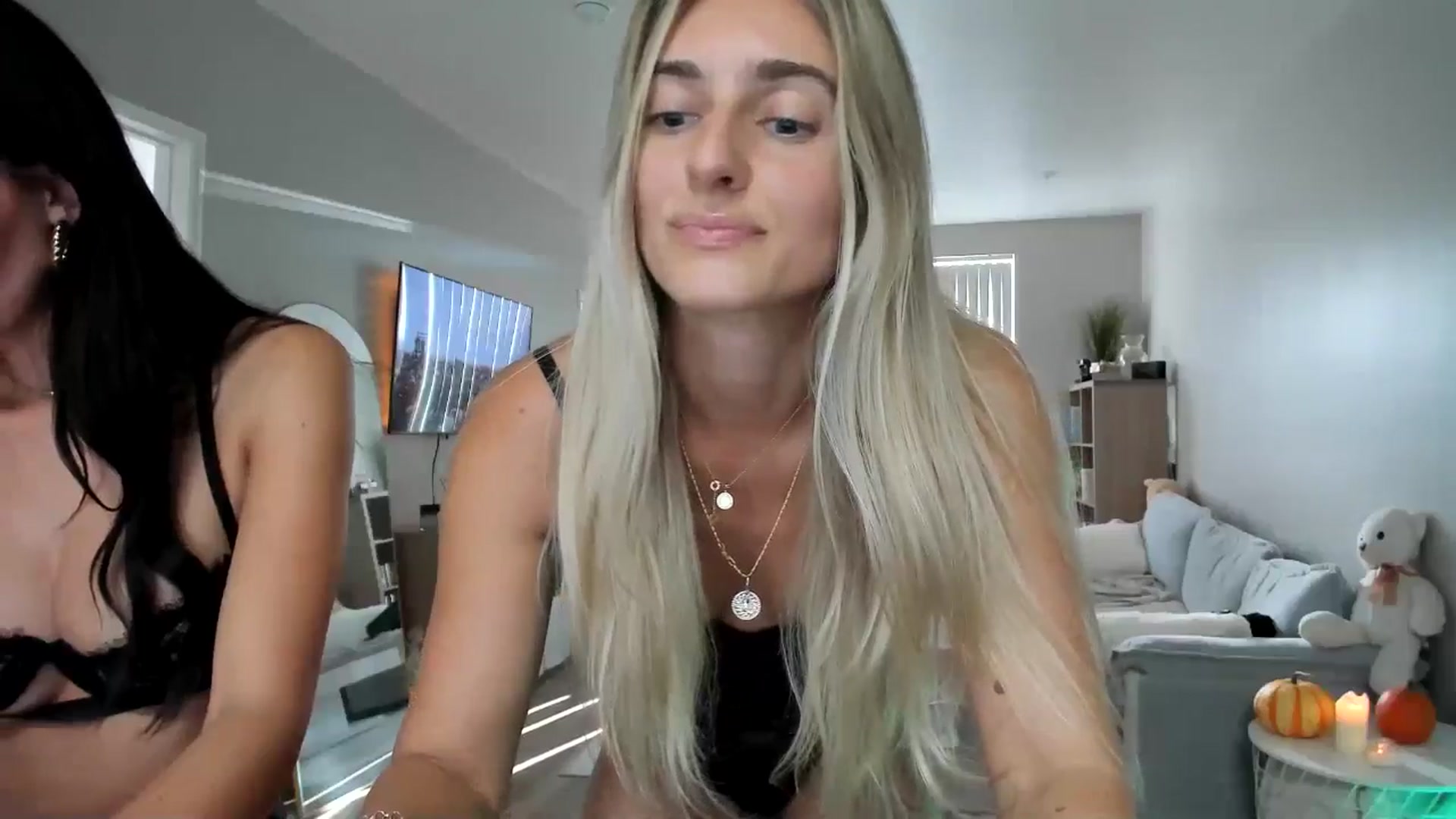 Gallery image thumbnail from Vodka_Queen's myfreecams stream on, 09/29/2025, 23:49 image 16 of 20