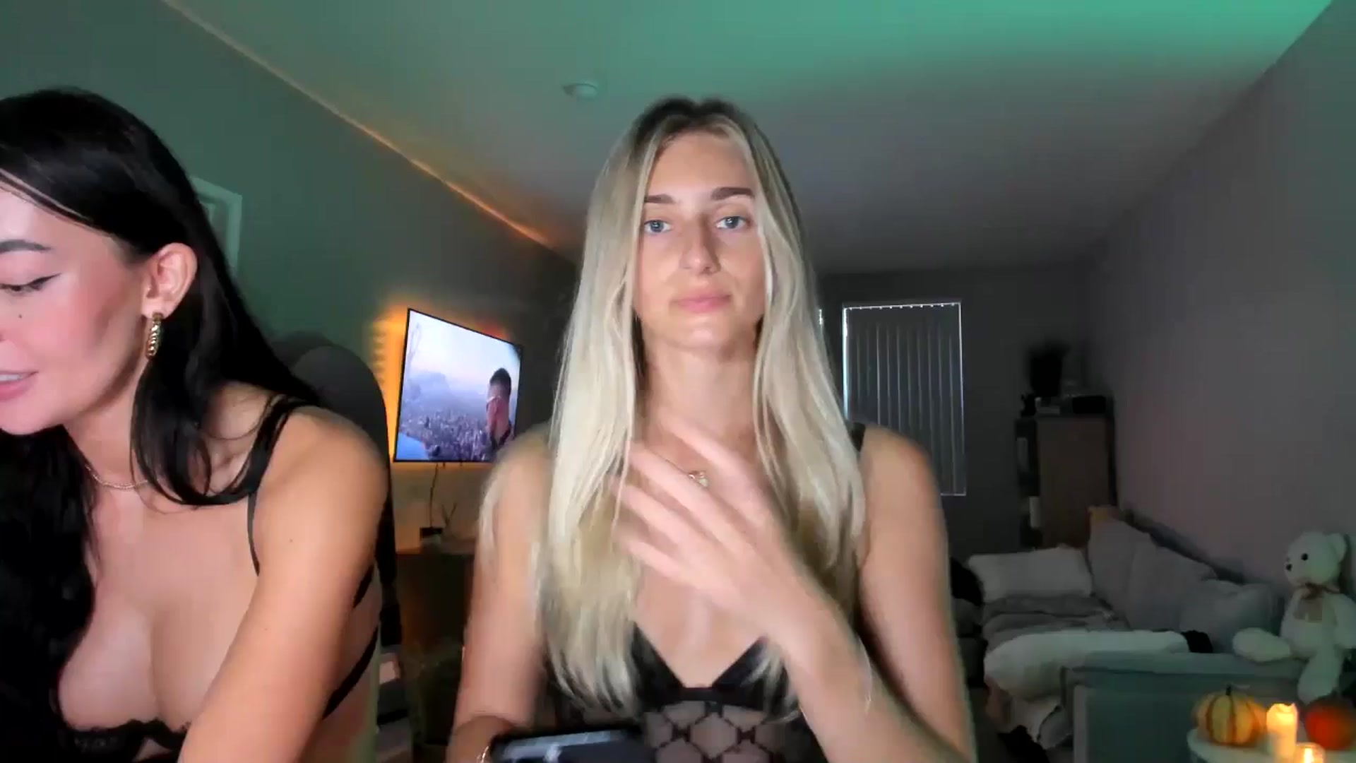 Gallery image thumbnail from Vodka_Queen's myfreecams stream on, 09/30/2025, 05:33 image 7 of 20