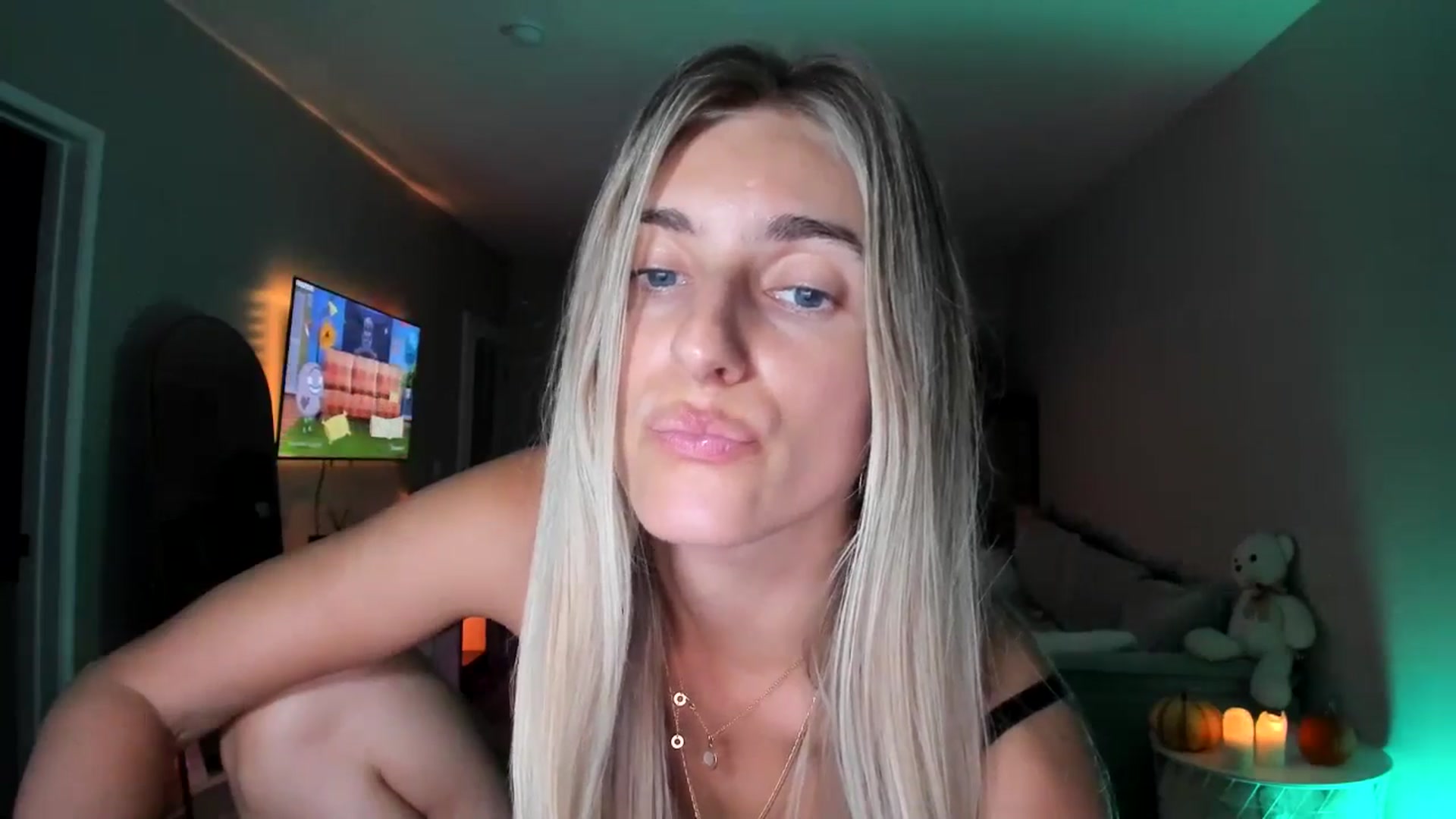 Gallery image thumbnail from Vodka_Queen's myfreecams stream on, 09/30/2025, 06:19 image 14 of 20