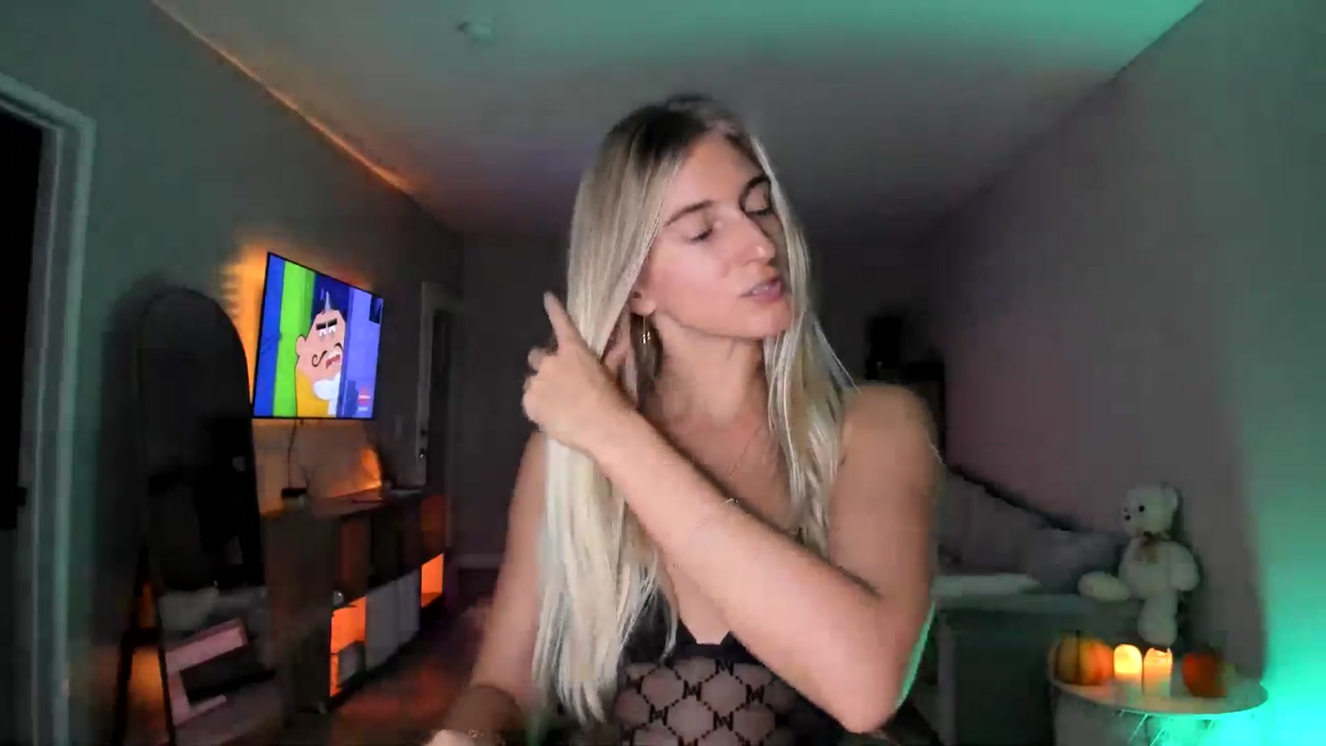 Gallery image thumbnail from Vodka_Queen's myfreecams stream on, 09/30/2025, 06:19 image 16 of 20