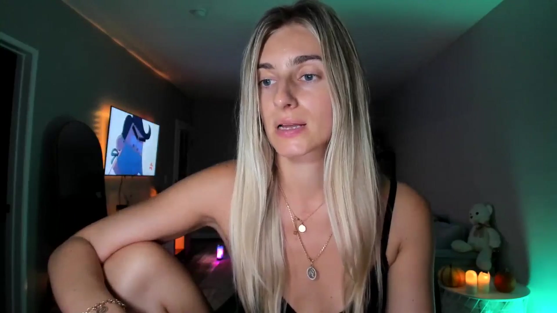 Gallery image thumbnail from Vodka_Queen's myfreecams stream on, 09/30/2025, 06:19 image 8 of 20