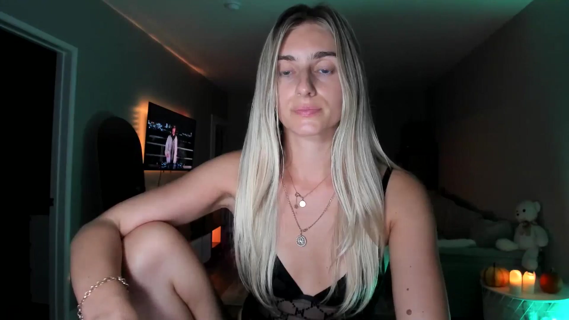 Gallery image thumbnail from Vodka_Queen's myfreecams stream on, 09/30/2025, 06:19 image 2 of 20