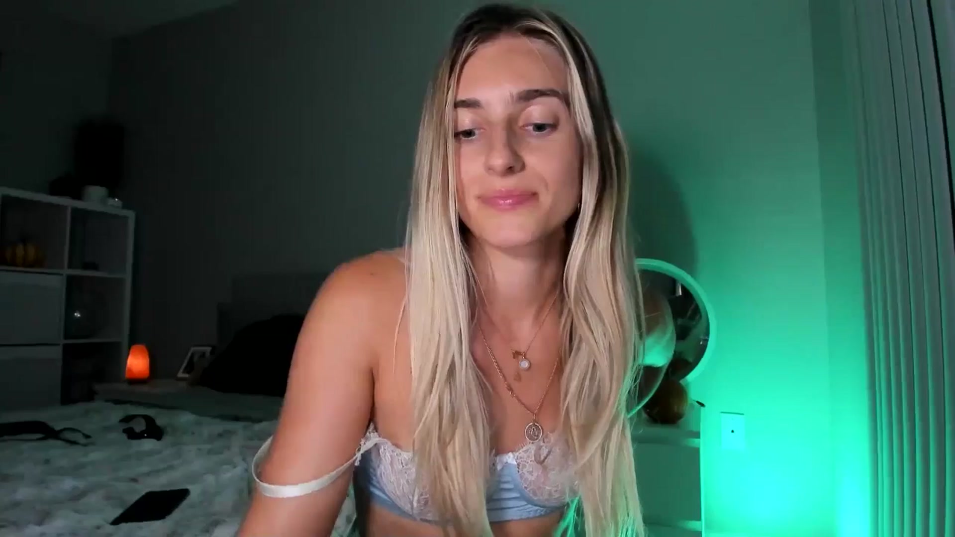 Gallery image thumbnail from Vodka_Queen's myfreecams stream on, 10/04/2025, 08:00 image 16 of 20