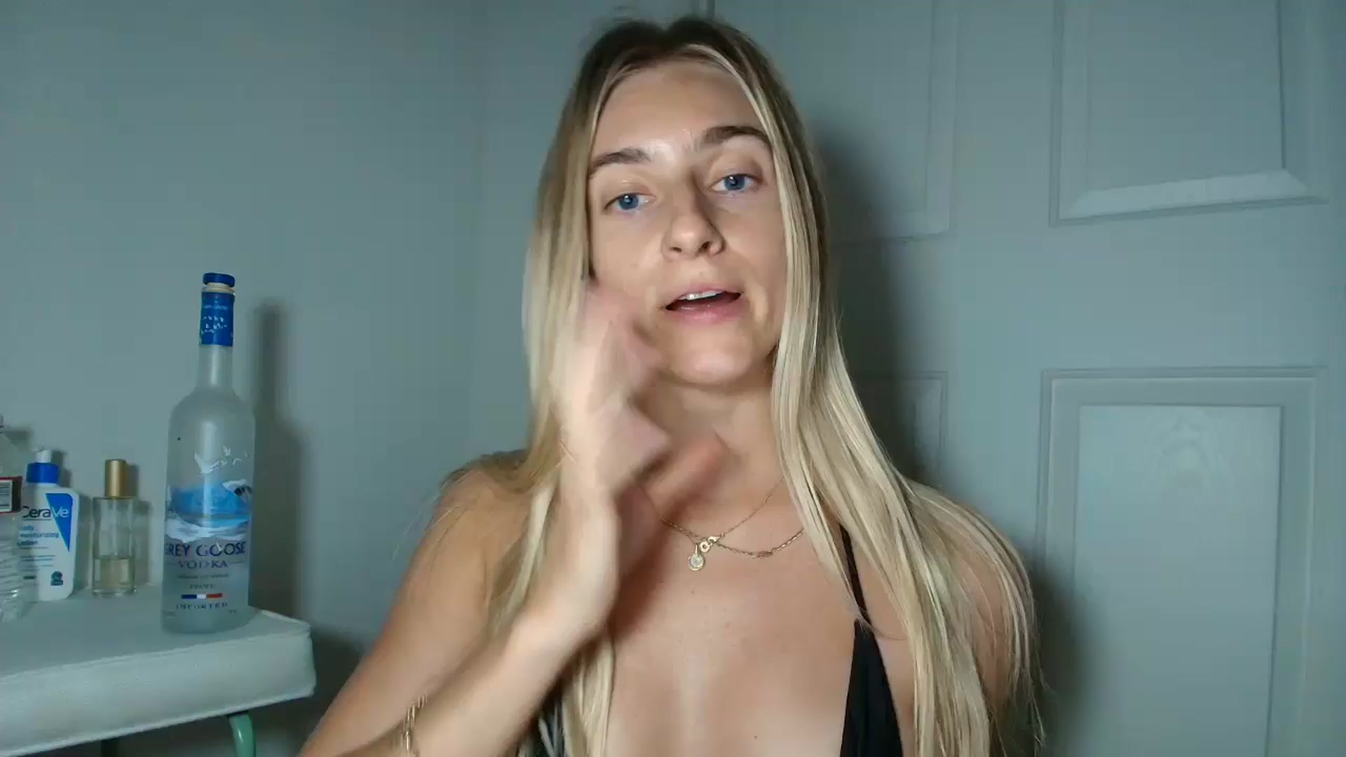 Gallery image thumbnail from Vodka_Queen's myfreecams stream on, 10/06/2025, 02:30 image 12 of 20