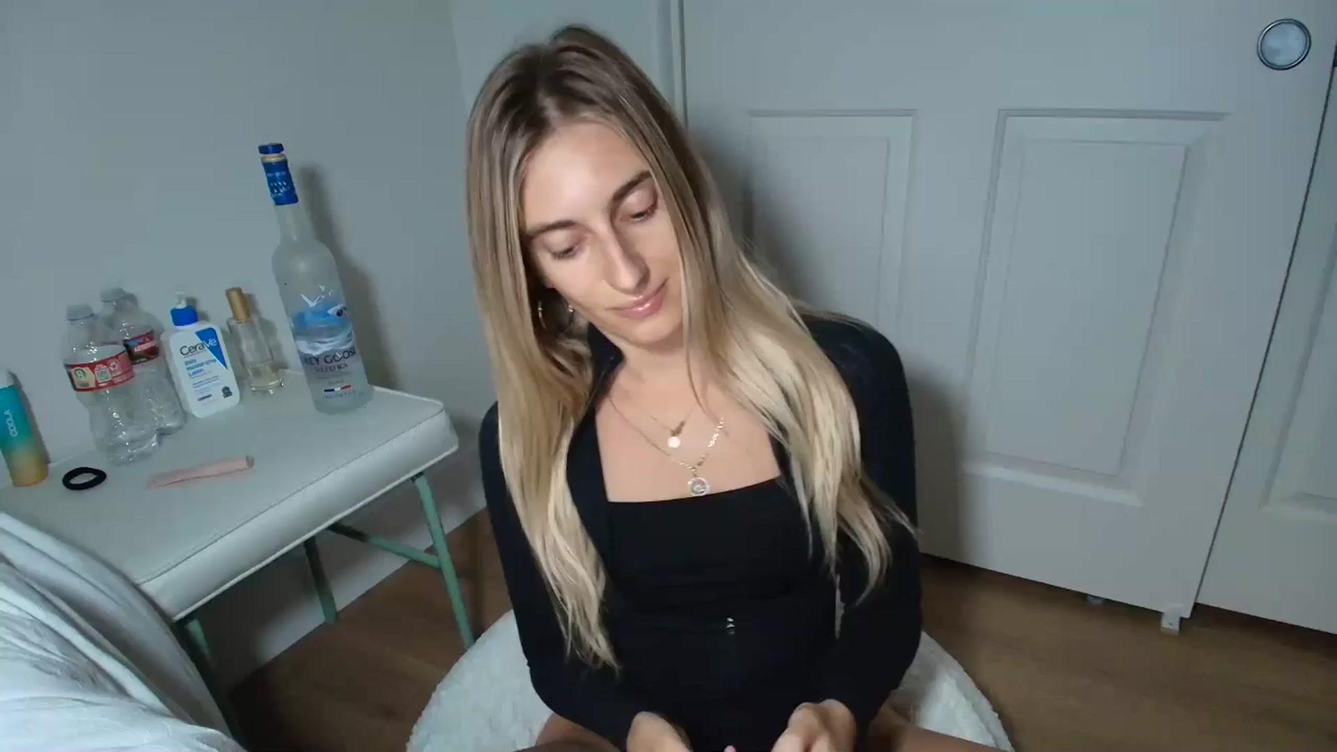 Gallery image thumbnail from Vodka_Queen's myfreecams stream on, 10/06/2025, 07:01 image 4 of 20