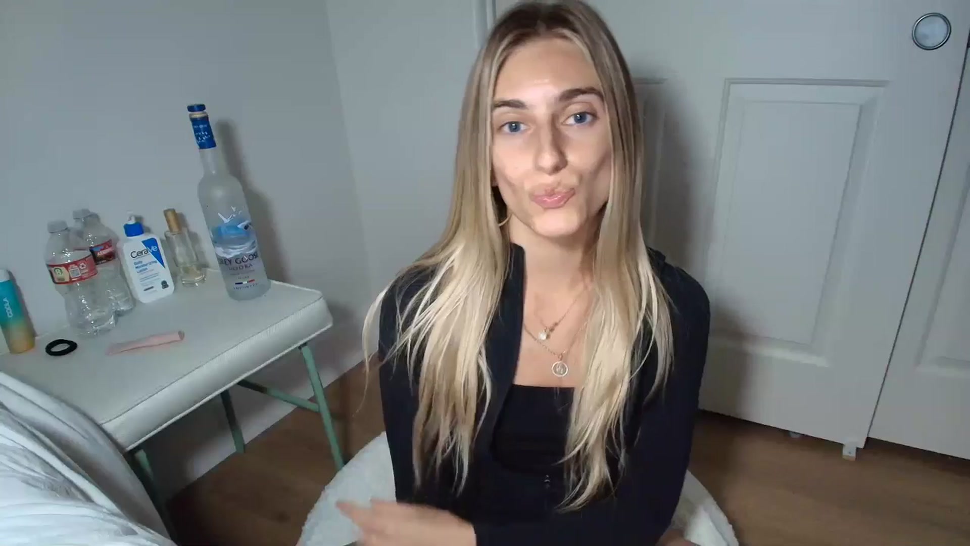 Gallery image thumbnail from Vodka_Queen's myfreecams stream on, 10/06/2025, 07:01 image 5 of 20