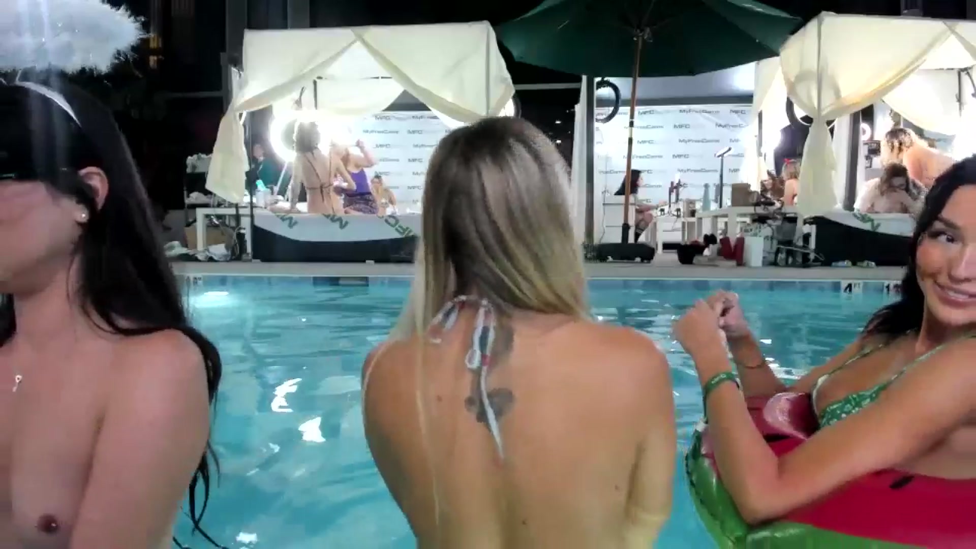 Gallery image thumbnail from Vodka_Queen's myfreecams stream on, 10/07/2025, 06:40 image 16 of 20