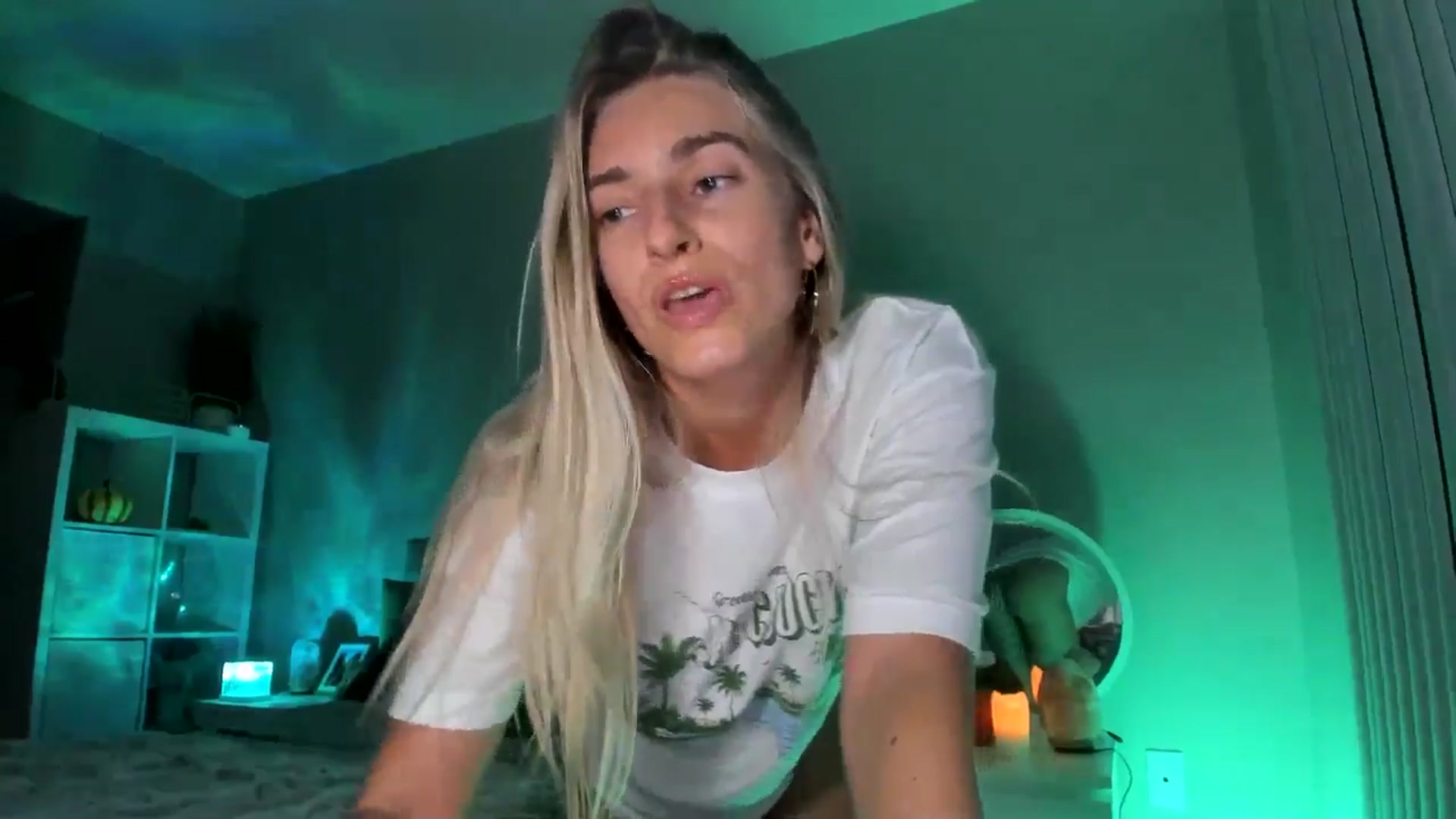 Gallery image thumbnail from Vodka_Queen's myfreecams stream on, 10/11/2025, 10:13 image 18 of 20