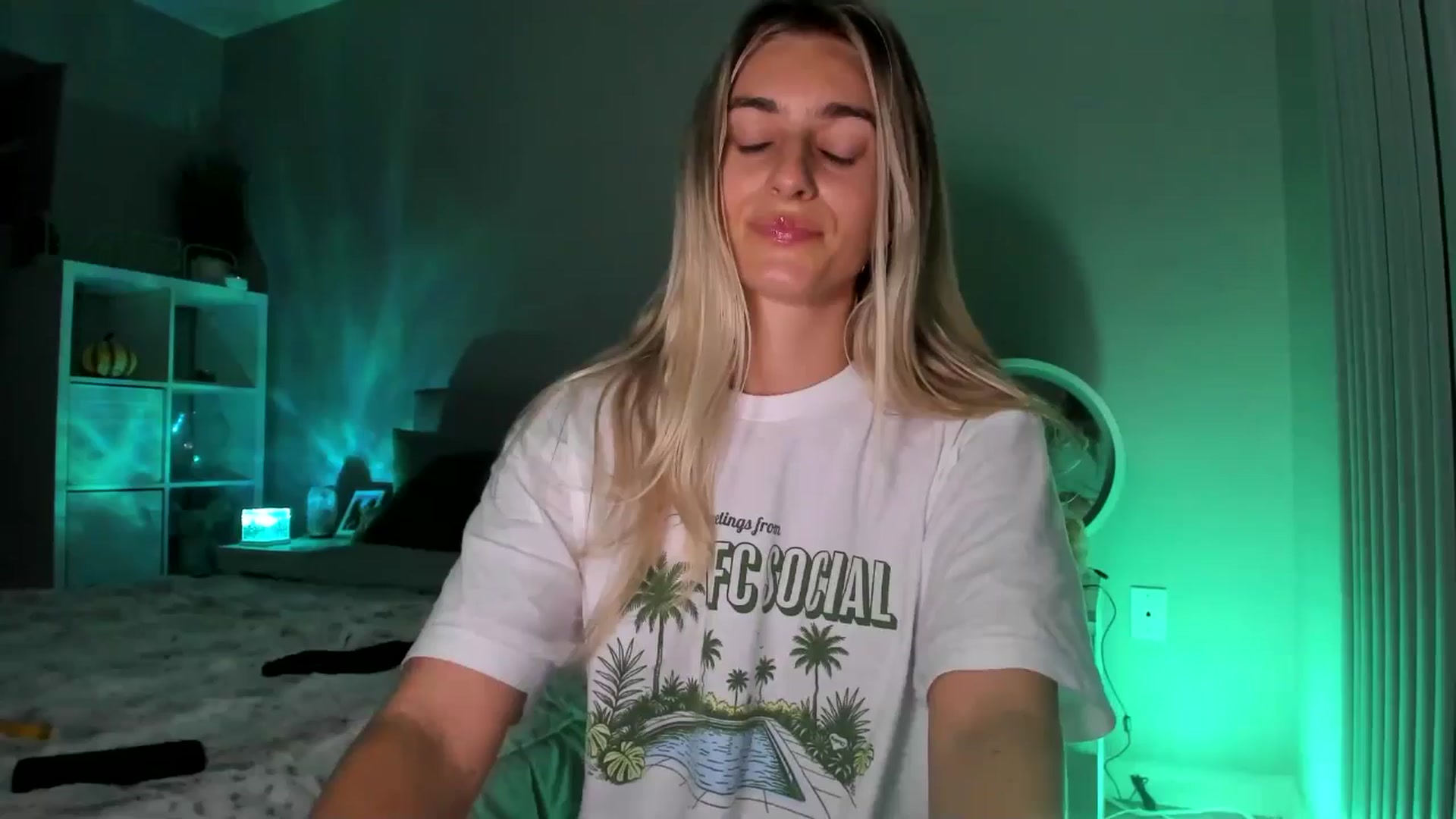 Gallery image thumbnail from Vodka_Queen's myfreecams stream on, 10/11/2025, 10:13 image 1 of 20