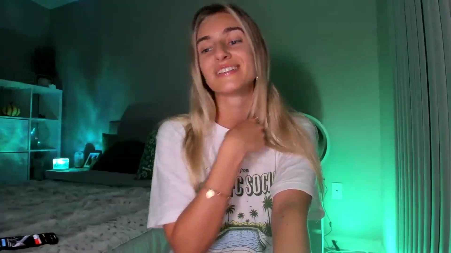 Gallery image thumbnail from Vodka_Queen's myfreecams stream on, 10/11/2025, 10:43 image 17 of 20