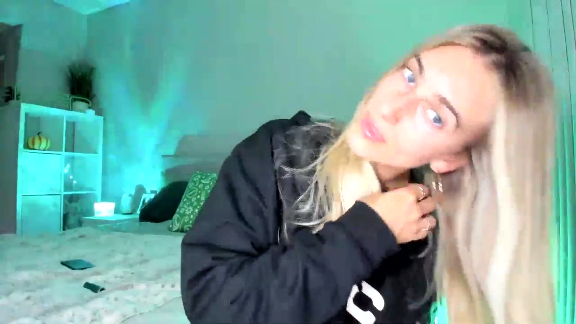 Gallery image thumbnail from Vodka_Queen's myfreecams stream on, 10/14/2025, 06:05 image 3 of 20