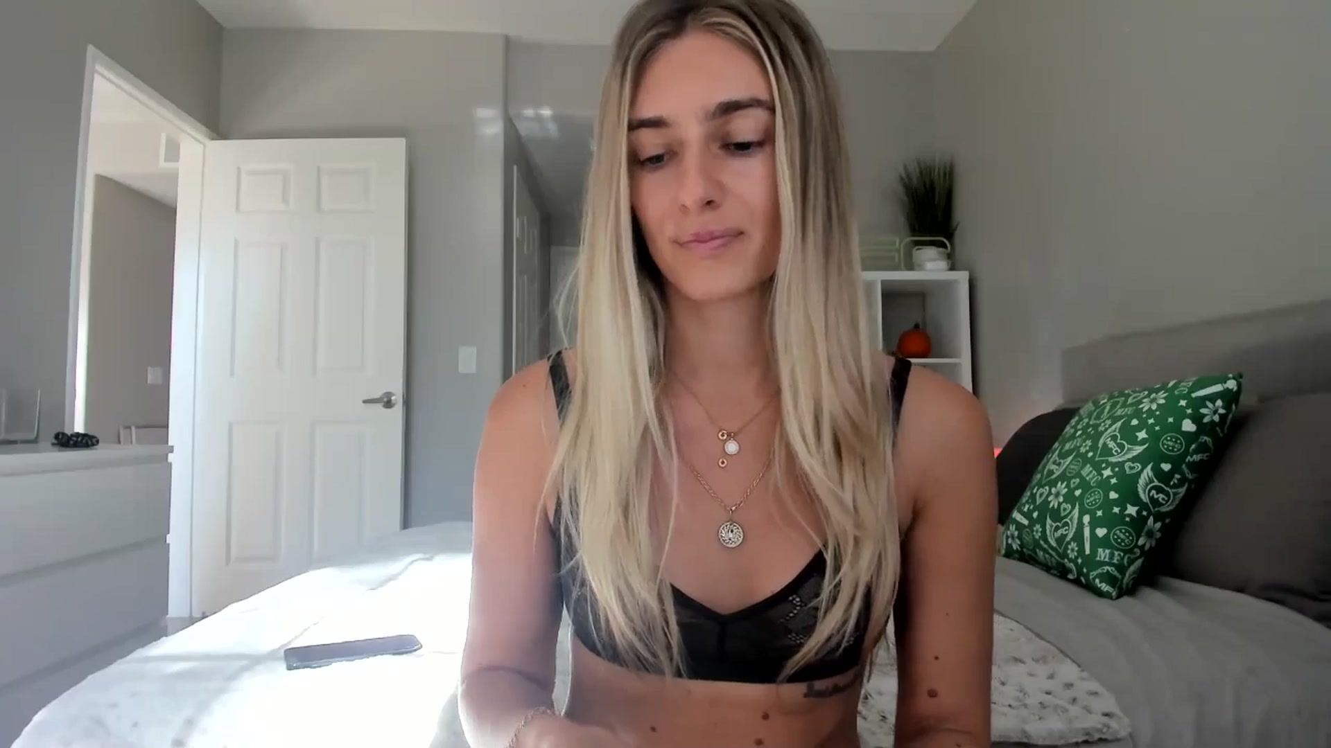 Gallery image thumbnail from Vodka_Queen's myfreecams stream on, 10/14/2025, 23:05 image 19 of 20