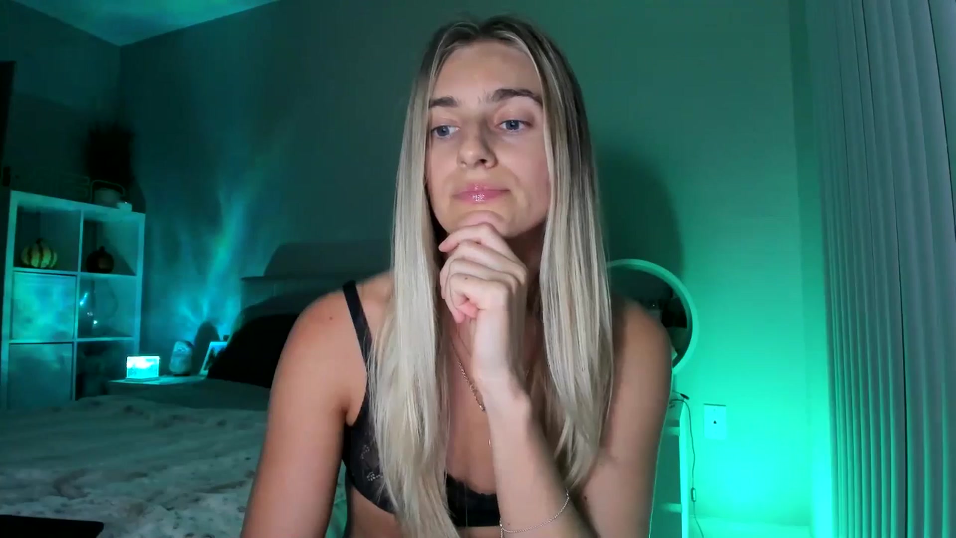 Gallery image thumbnail from Vodka_Queen's myfreecams stream on, 10/15/2025, 05:46 image 16 of 20