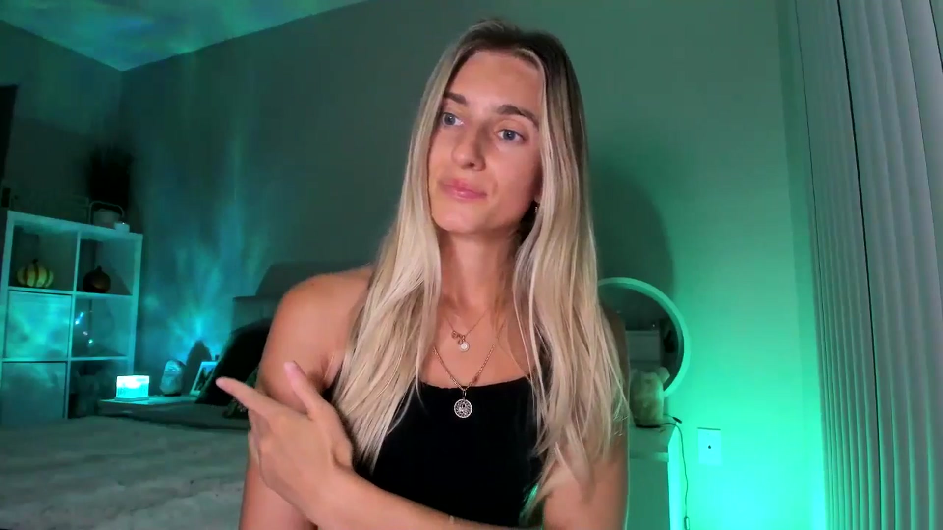 Gallery image thumbnail from Vodka_Queen's myfreecams stream on, 10/18/2025, 07:43 image 10 of 20