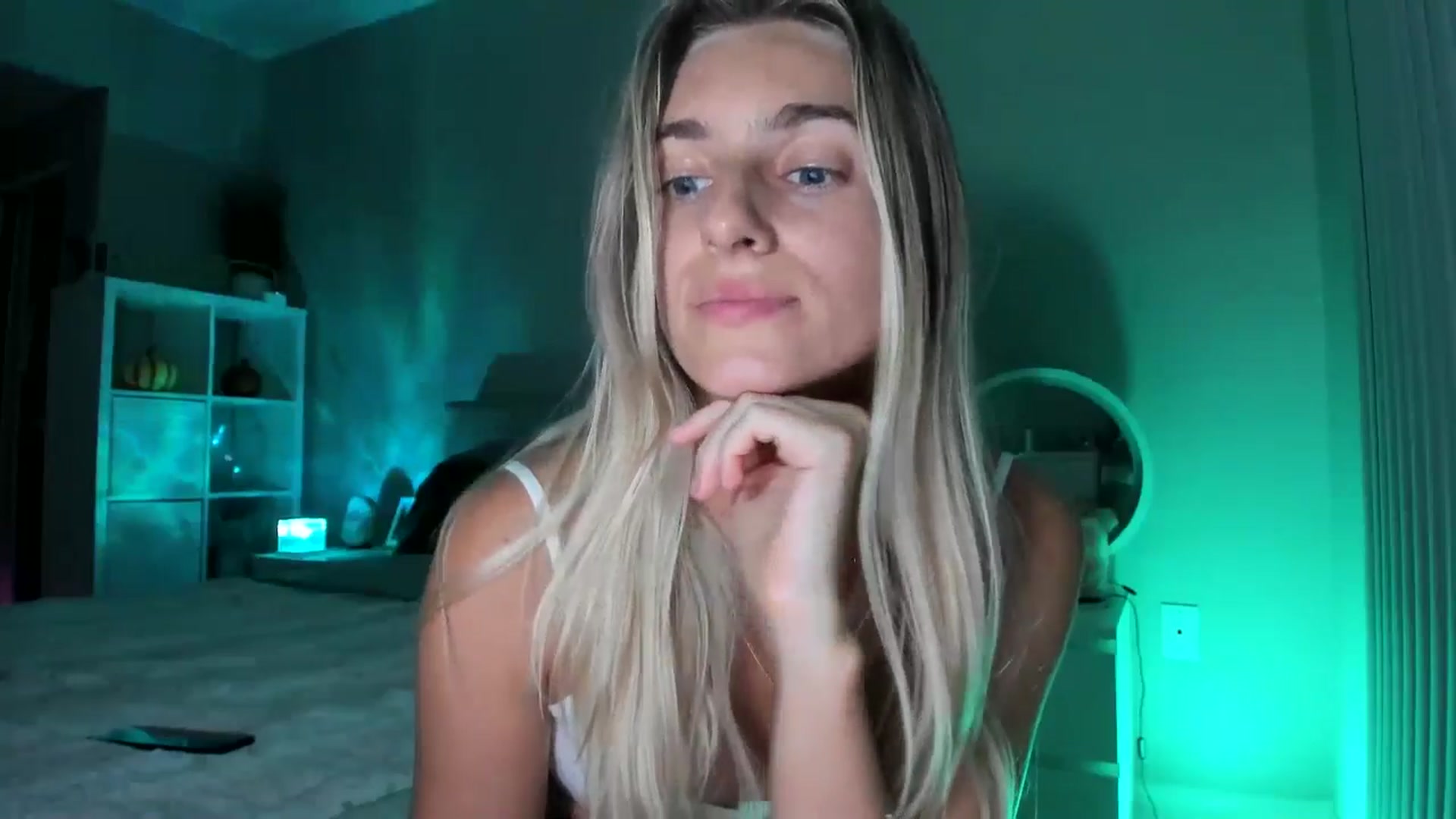 Gallery image thumbnail from Vodka_Queen's myfreecams stream on, 10/19/2025, 07:59 image 12 of 20