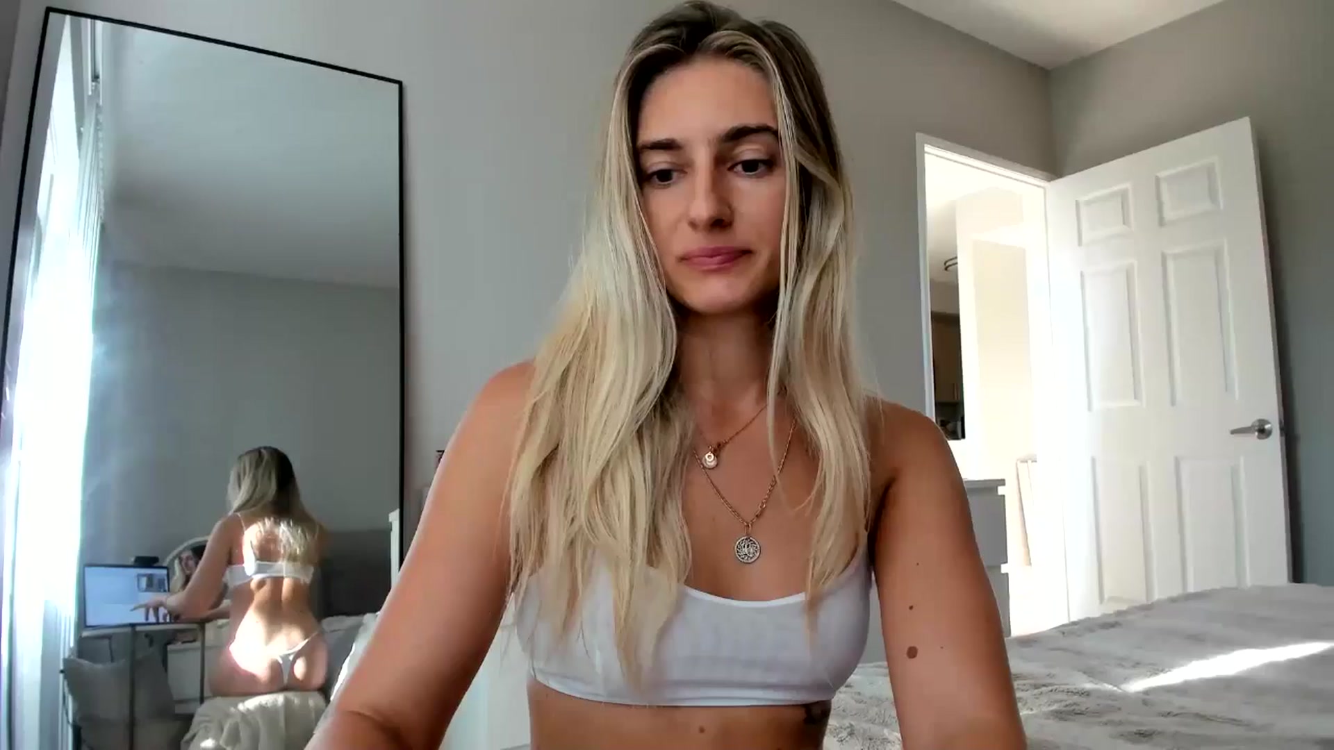 Gallery image thumbnail from Vodka_Queen's myfreecams stream on, 10/20/2025, 24:11 image 10 of 20