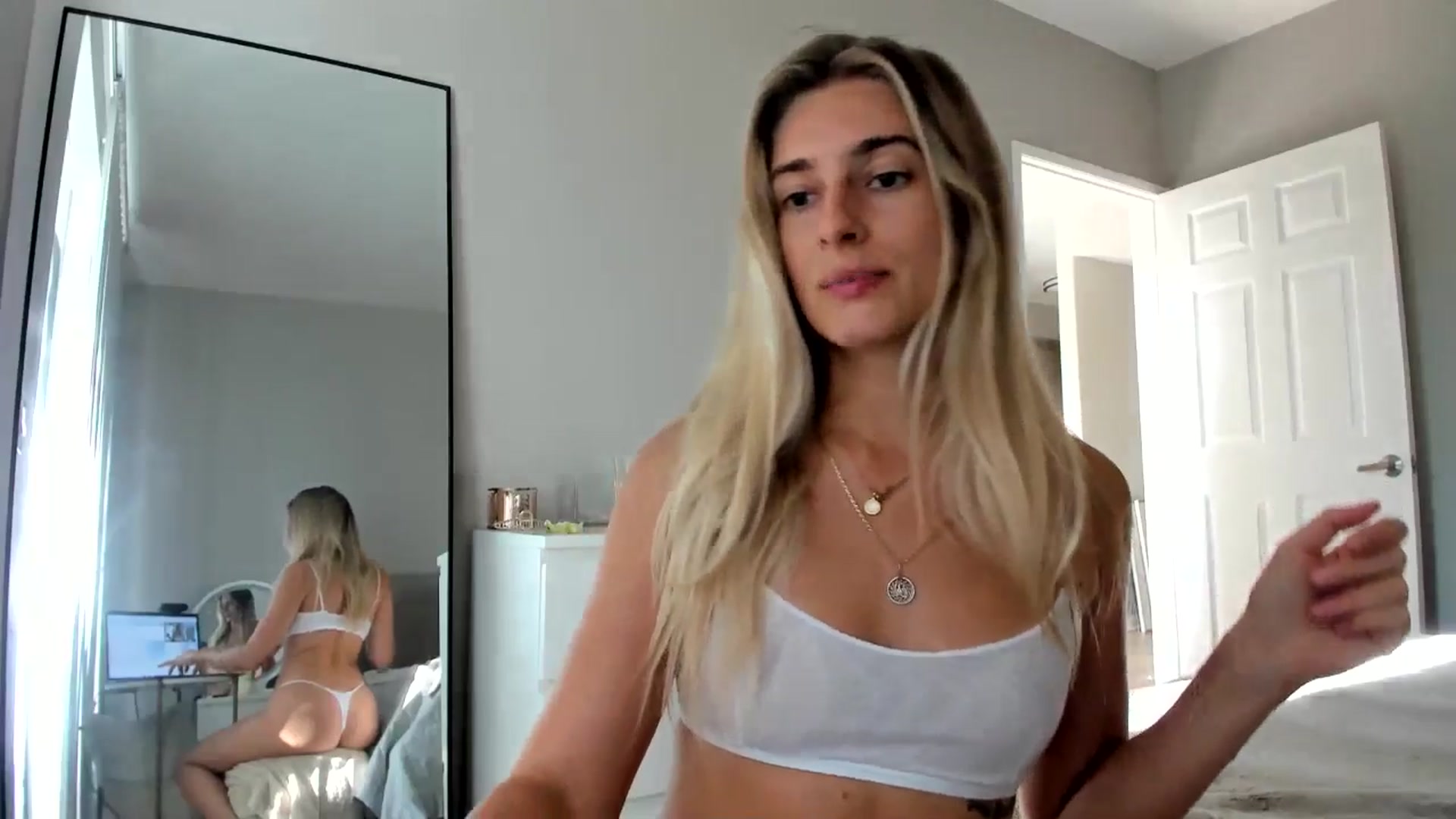 Gallery image thumbnail from Vodka_Queen's myfreecams stream on, 10/20/2025, 24:11 image 2 of 20
