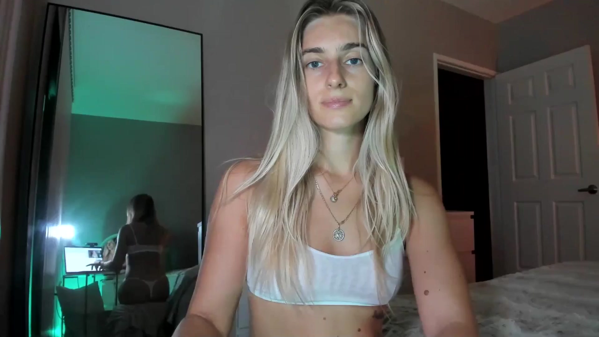 Gallery image thumbnail from Vodka_Queen's myfreecams stream on, 10/20/2025, 02:42 image 5 of 20
