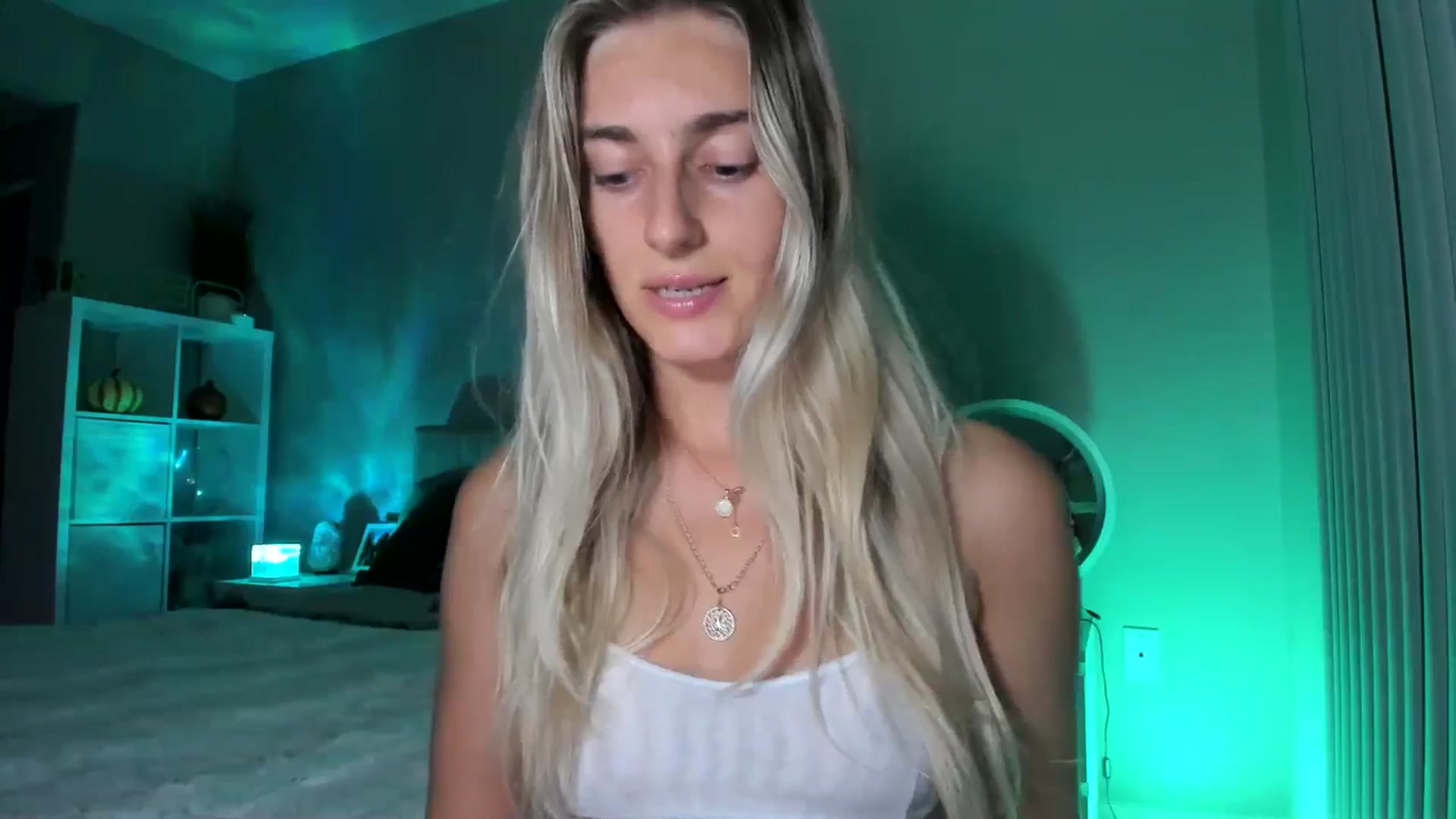 Gallery image thumbnail from Vodka_Queen's myfreecams stream on, 10/20/2025, 06:59 image 3 of 20