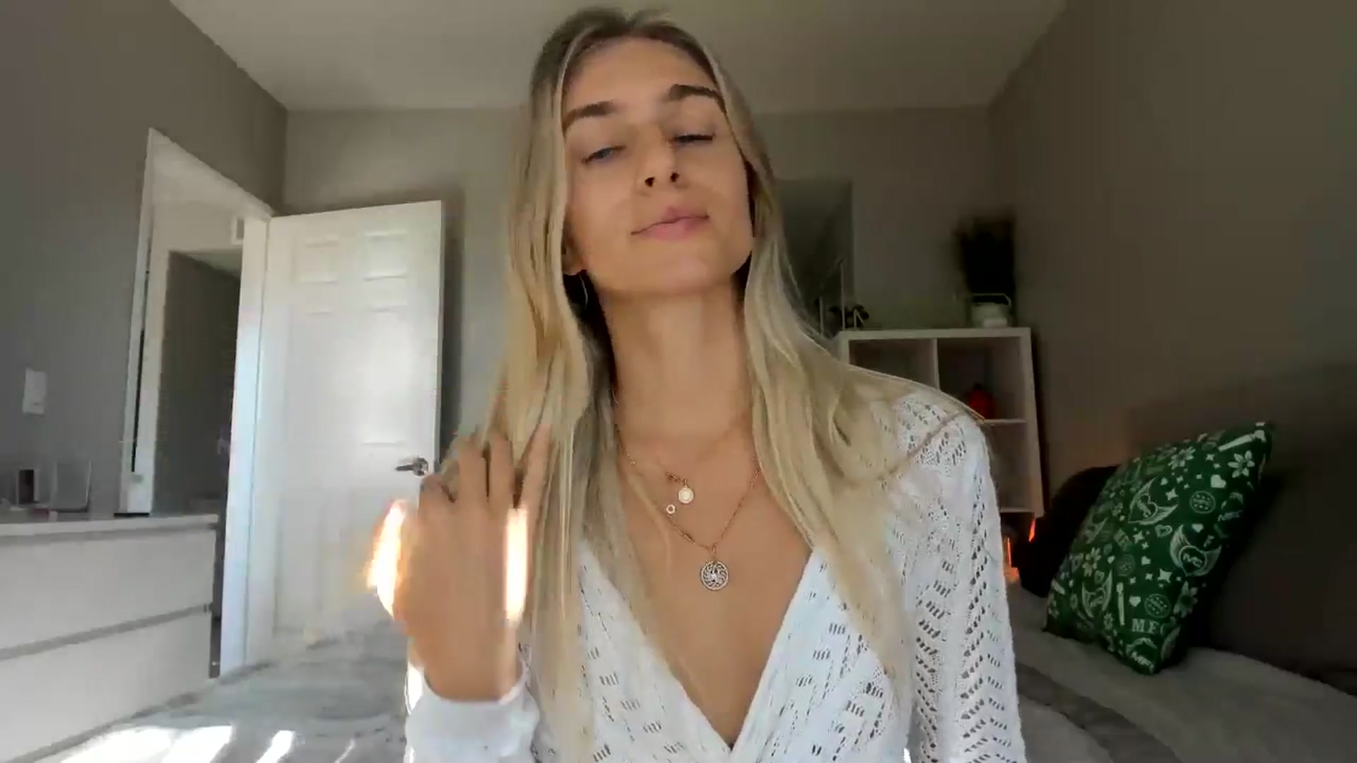 Gallery image thumbnail from Vodka_Queen's myfreecams stream on, 10/20/2025, 23:12 image 6 of 20
