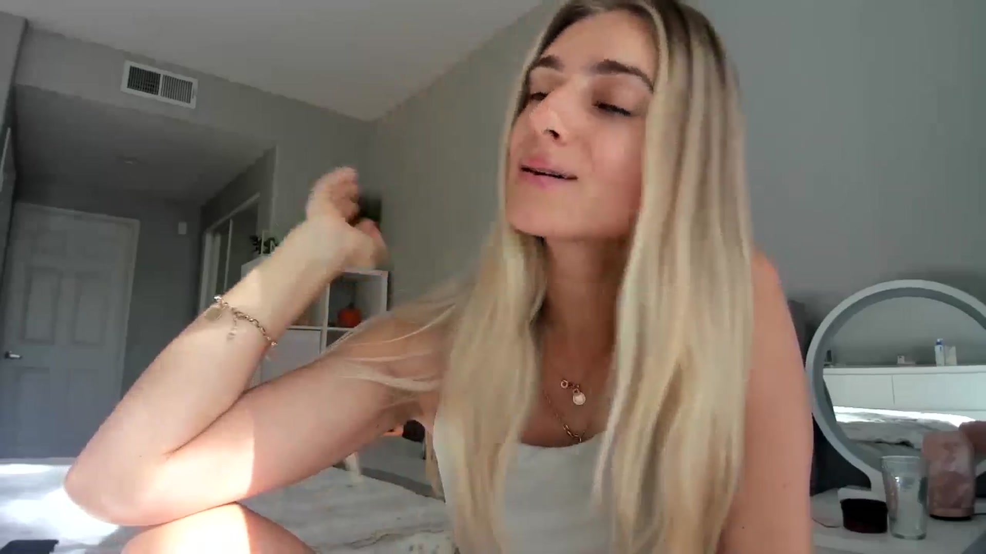 Gallery image thumbnail from Vodka_Queen's myfreecams stream on, 10/22/2025, 23:03 image 20 of 20