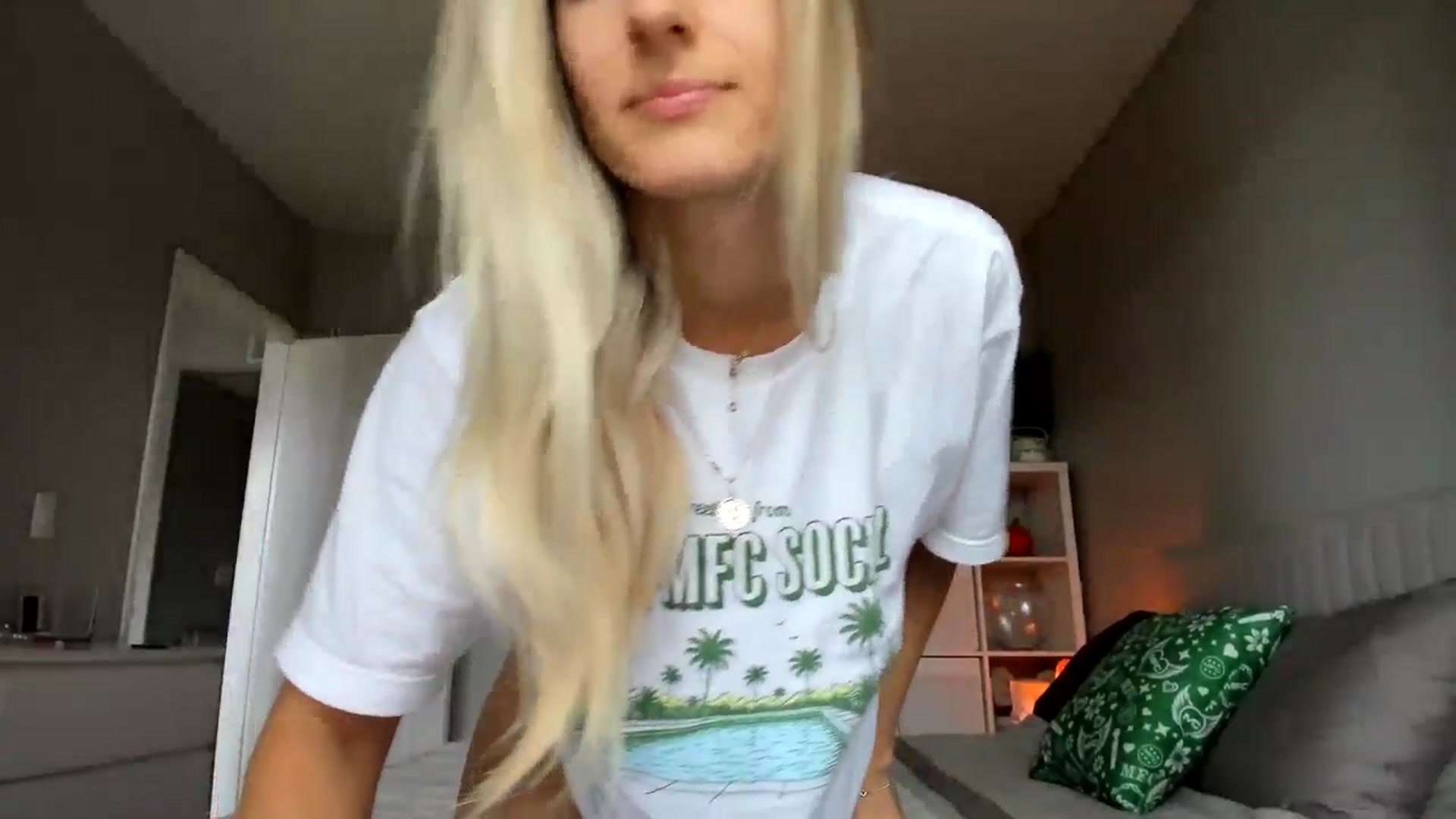 Gallery image thumbnail from Vodka_Queen's myfreecams stream on, 10/25/2025, 20:03 image 19 of 20