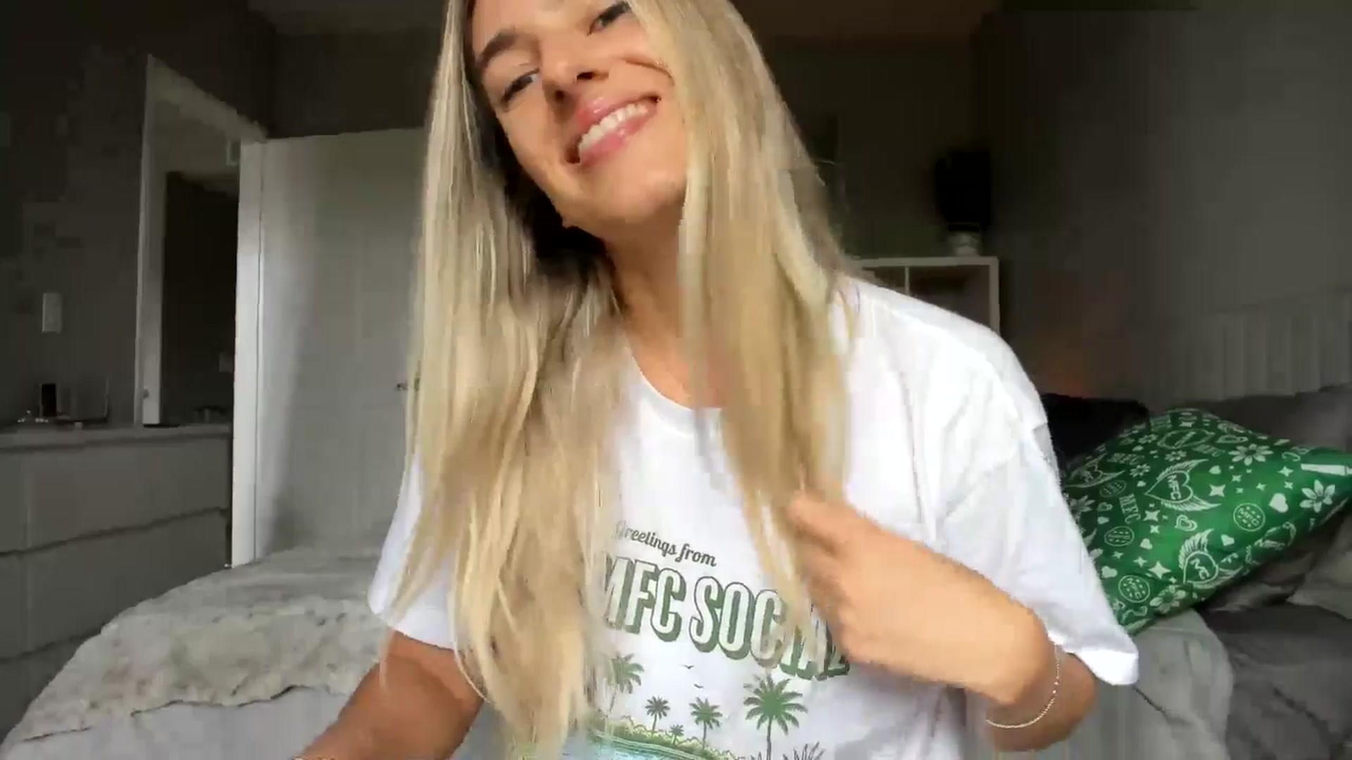 Gallery image thumbnail from Vodka_Queen's myfreecams stream on, 10/25/2025, 21:57 image 7 of 20