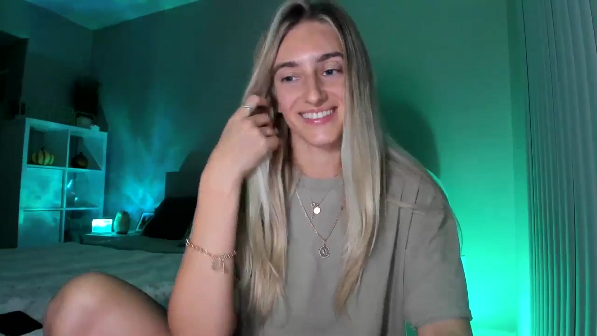 Gallery image thumbnail from Vodka_Queen's myfreecams stream on, 10/27/2025, 05:35 image 17 of 20