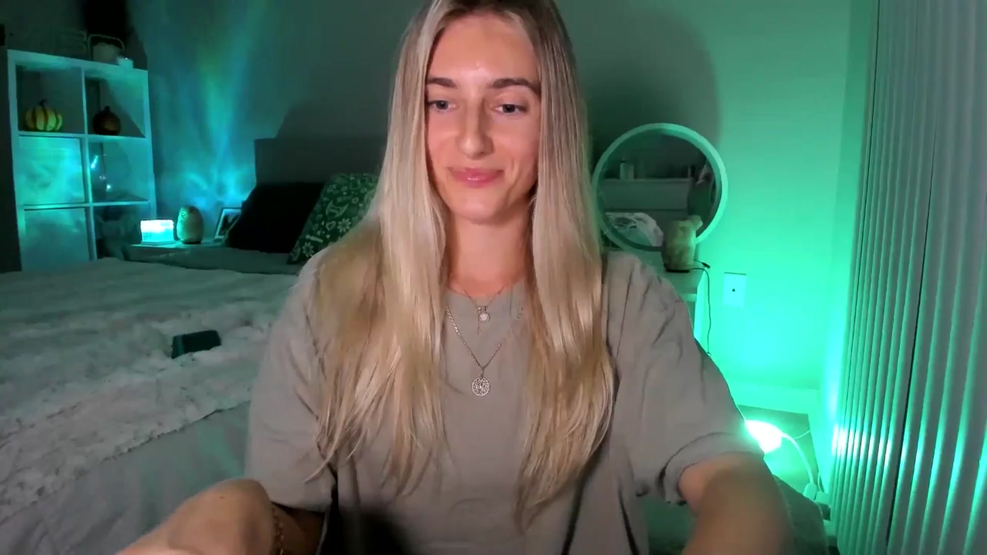 Gallery image thumbnail from Vodka_Queen's myfreecams stream on, 10/27/2025, 06:29 image 2 of 20
