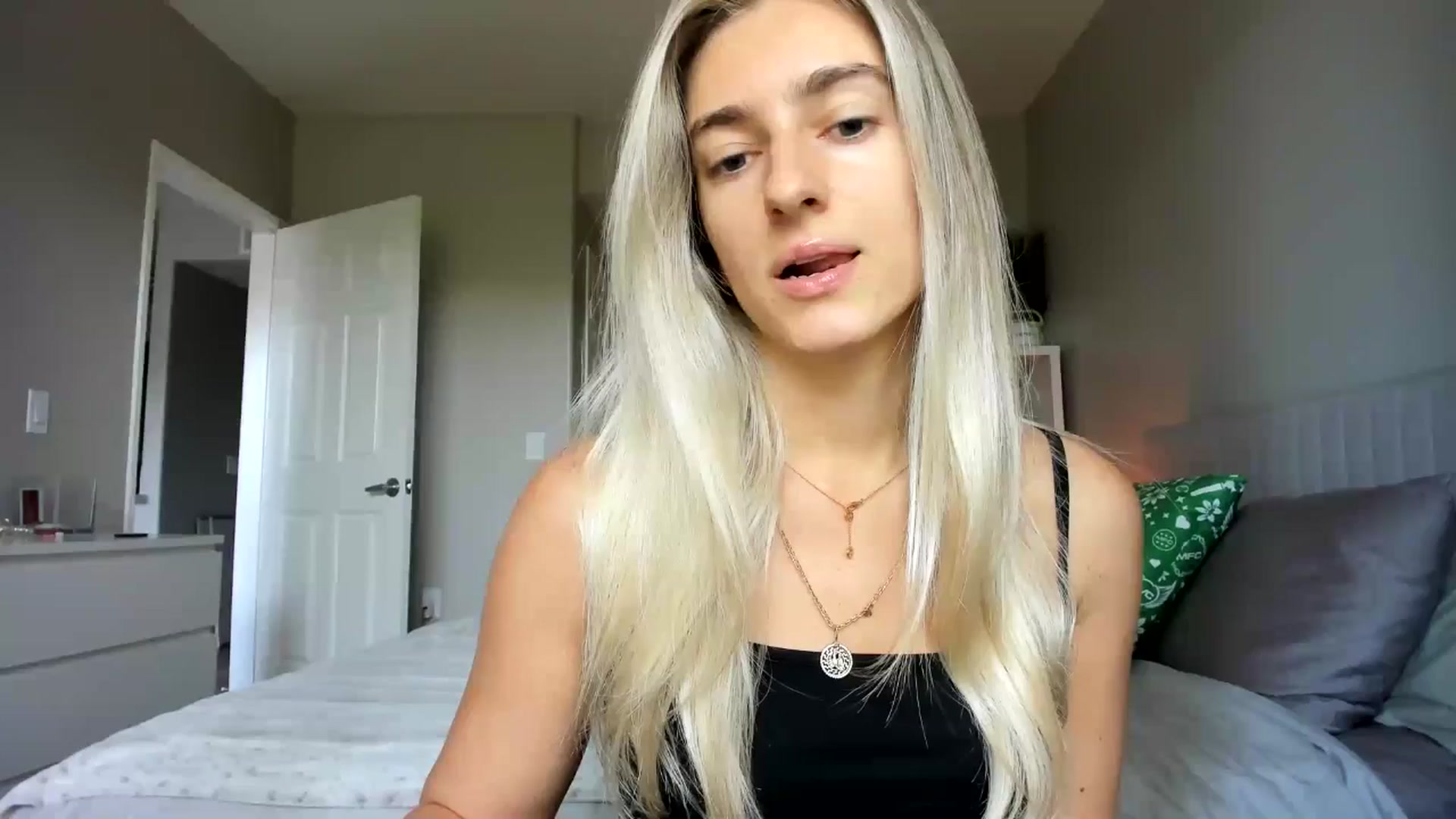 Gallery image thumbnail from Vodka_Queen's myfreecams stream on, 10/27/2025, 20:46 image 2 of 20