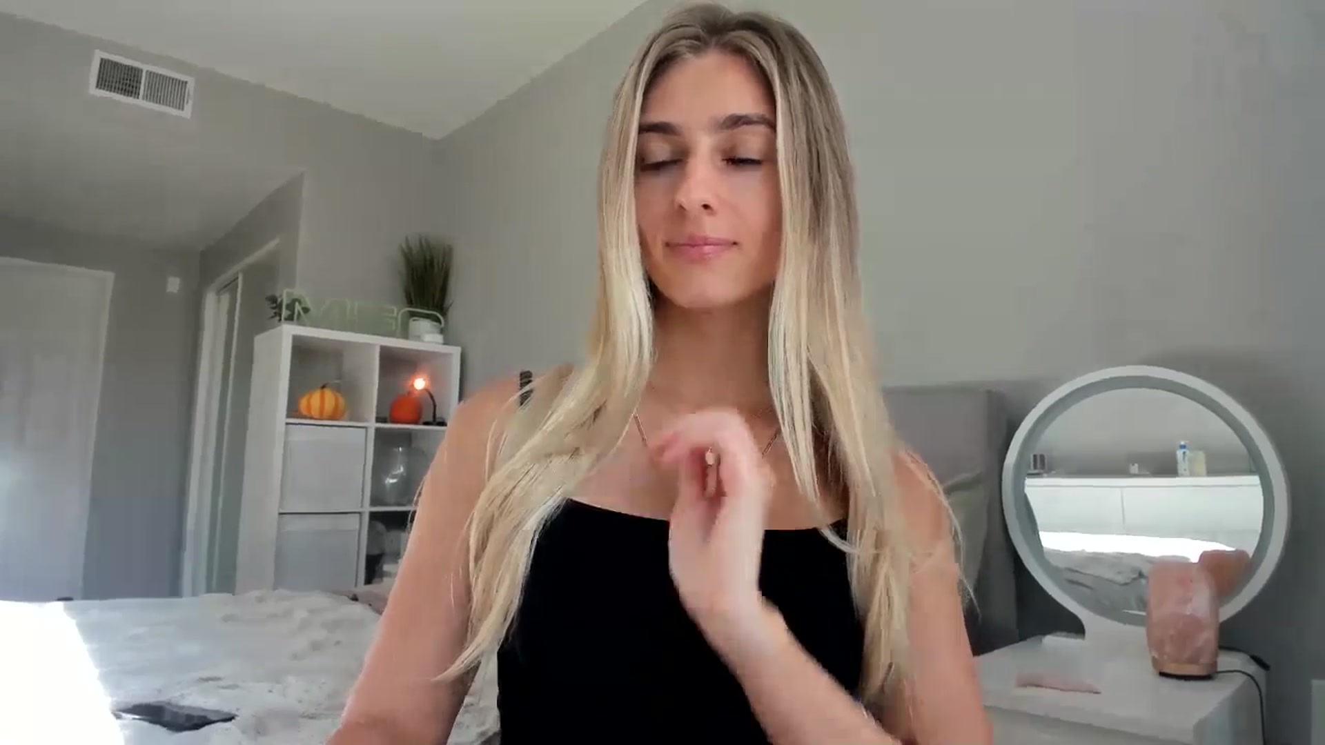 Gallery image thumbnail from Vodka_Queen's myfreecams stream on, 10/27/2025, 23:23 image 9 of 20