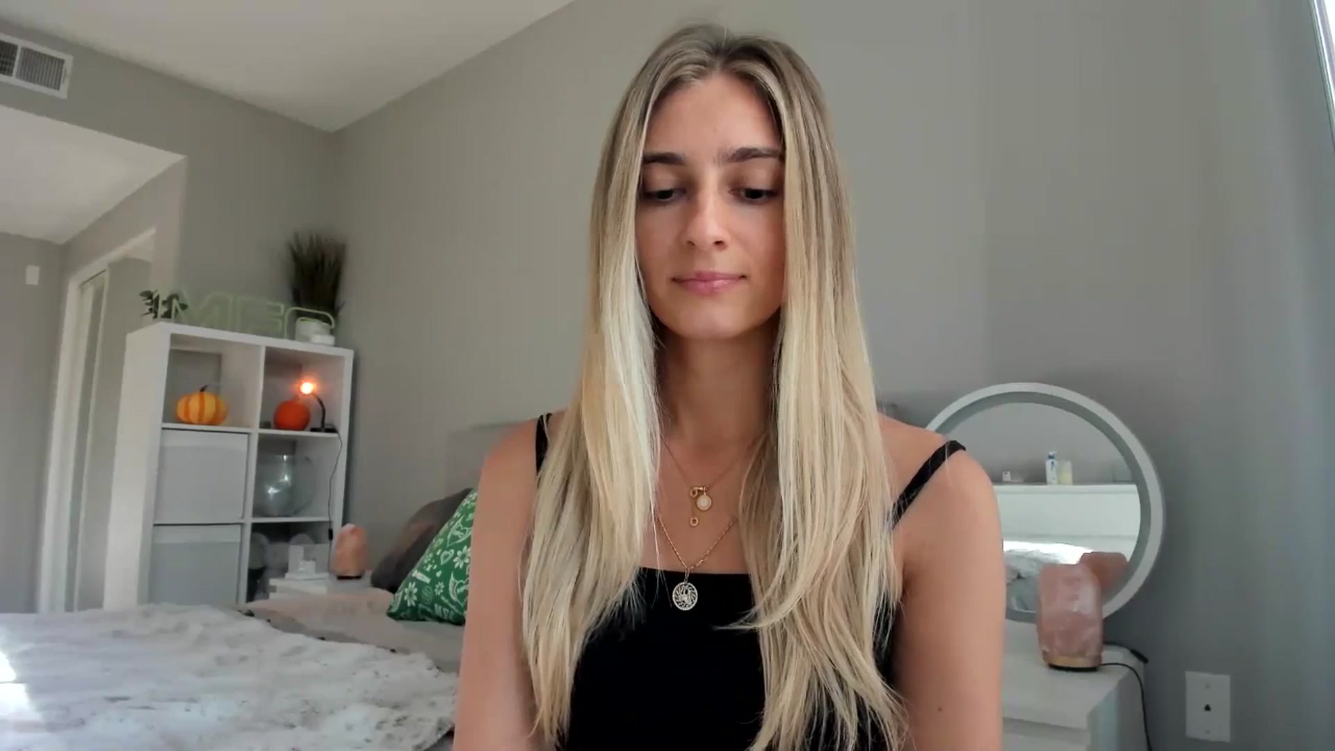 Gallery image thumbnail from Vodka_Queen's myfreecams stream on, 10/27/2025, 23:23 image 15 of 20