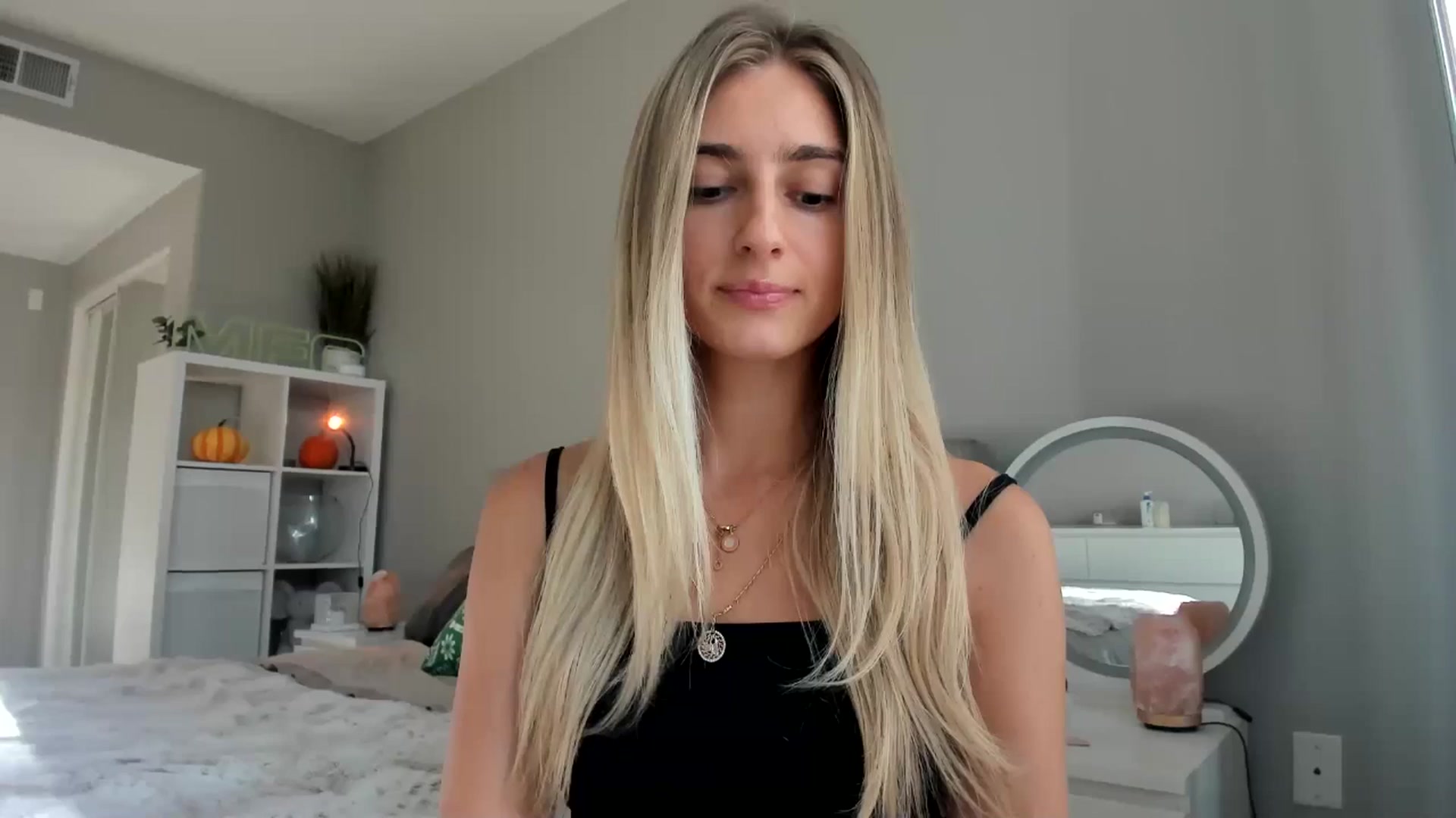 Gallery image thumbnail from Vodka_Queen's myfreecams stream on, 10/27/2025, 23:23 image 16 of 20
