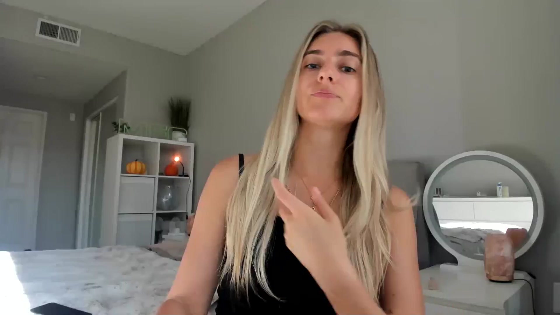Gallery image thumbnail from Vodka_Queen's myfreecams stream on, 10/27/2025, 23:23 image 1 of 20