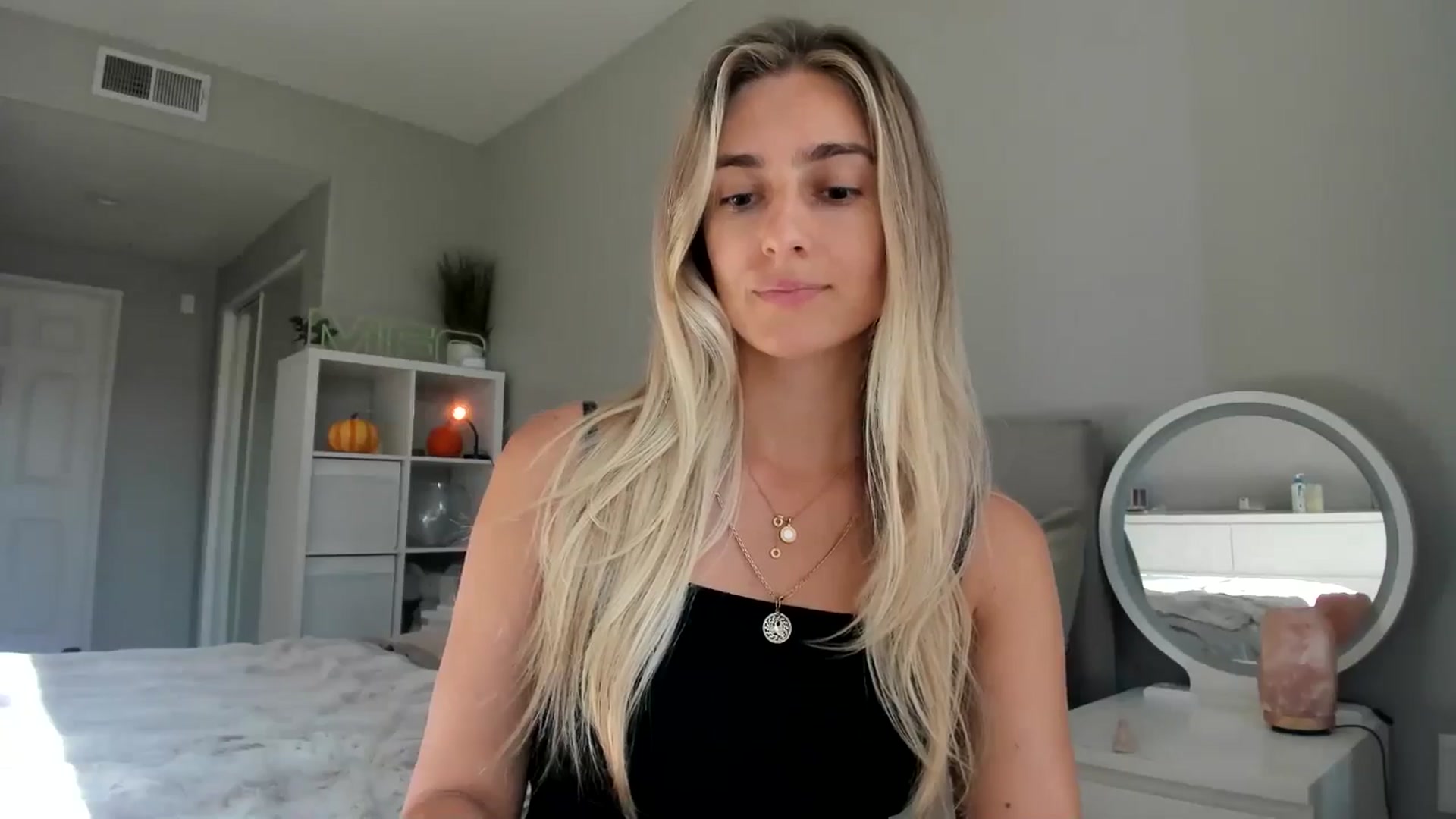 Gallery image thumbnail from Vodka_Queen's myfreecams stream on, 10/27/2025, 23:23 image 2 of 20