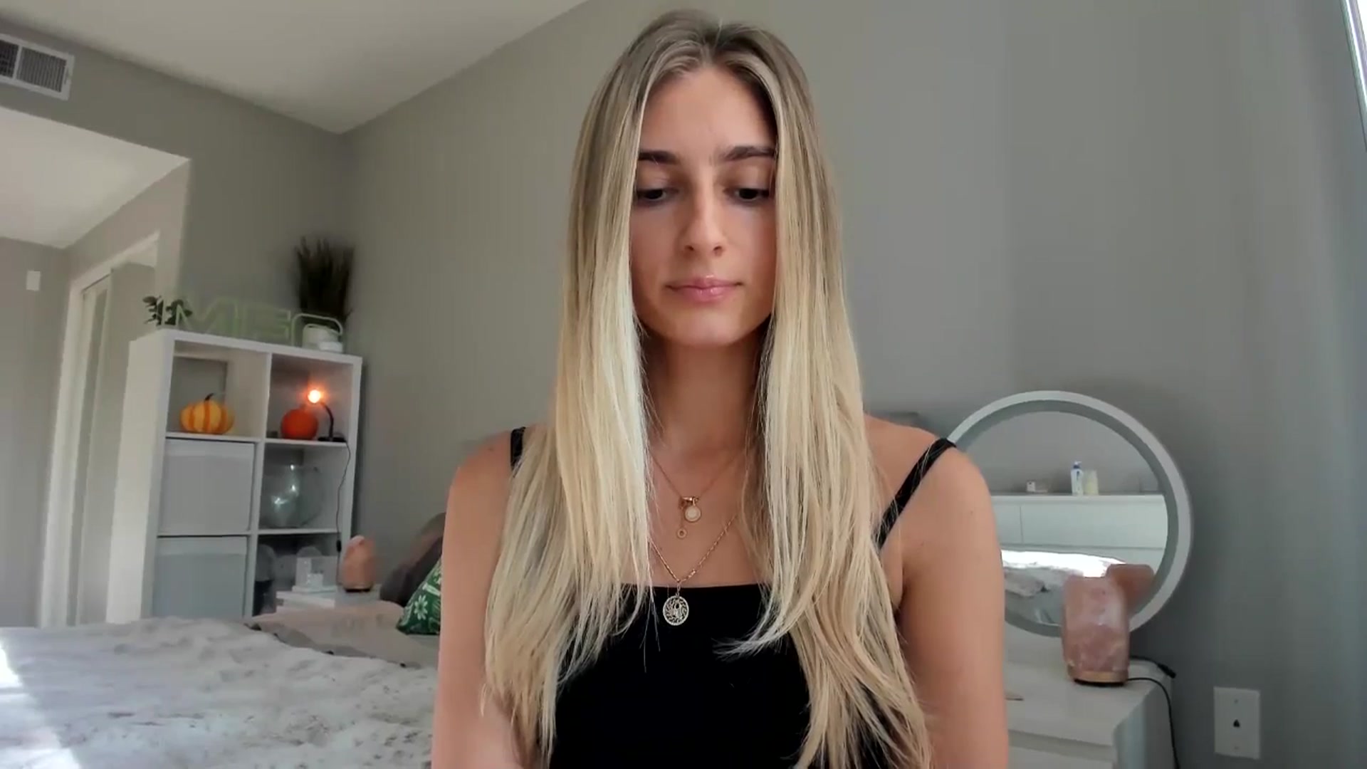 Gallery image thumbnail from Vodka_Queen's myfreecams stream on, 10/27/2025, 23:23 image 17 of 20