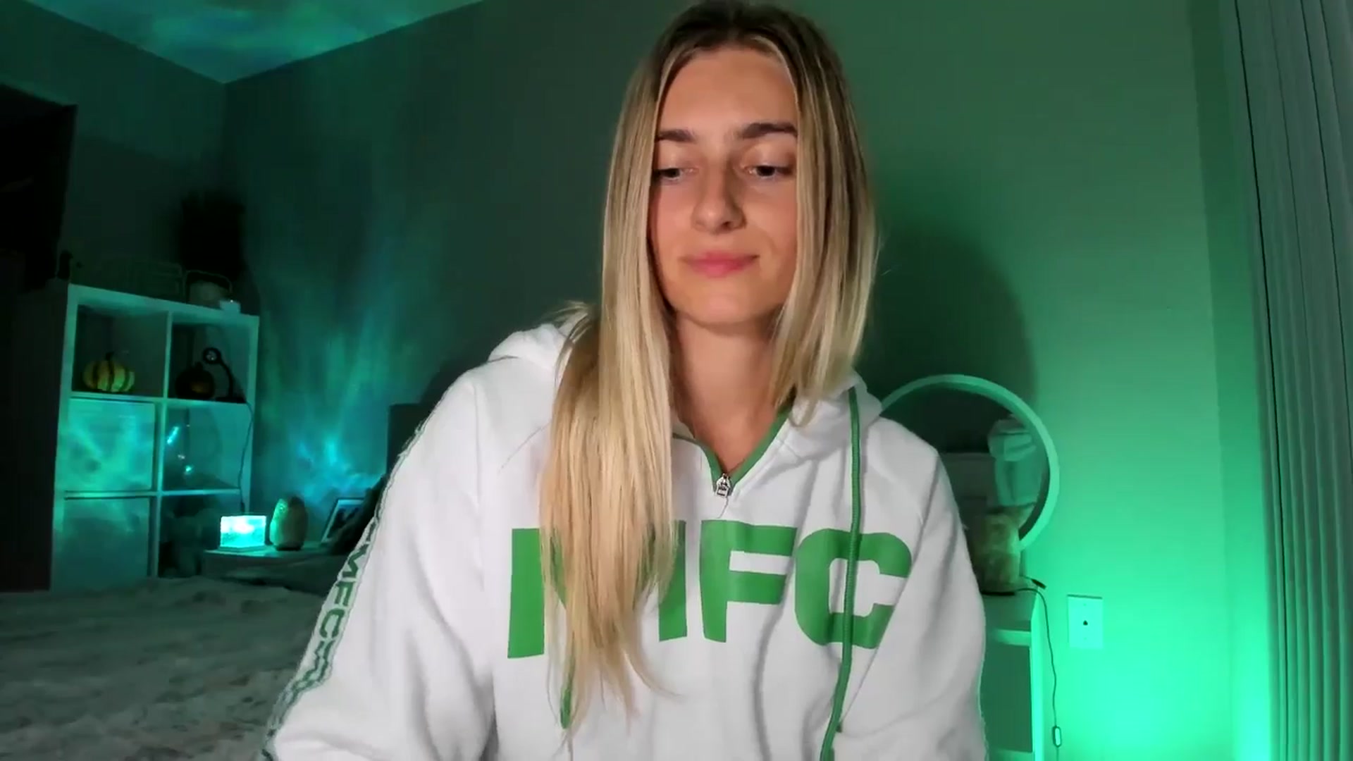 Gallery image thumbnail from Vodka_Queen's myfreecams stream on, 10/28/2025, 08:21 image 4 of 20