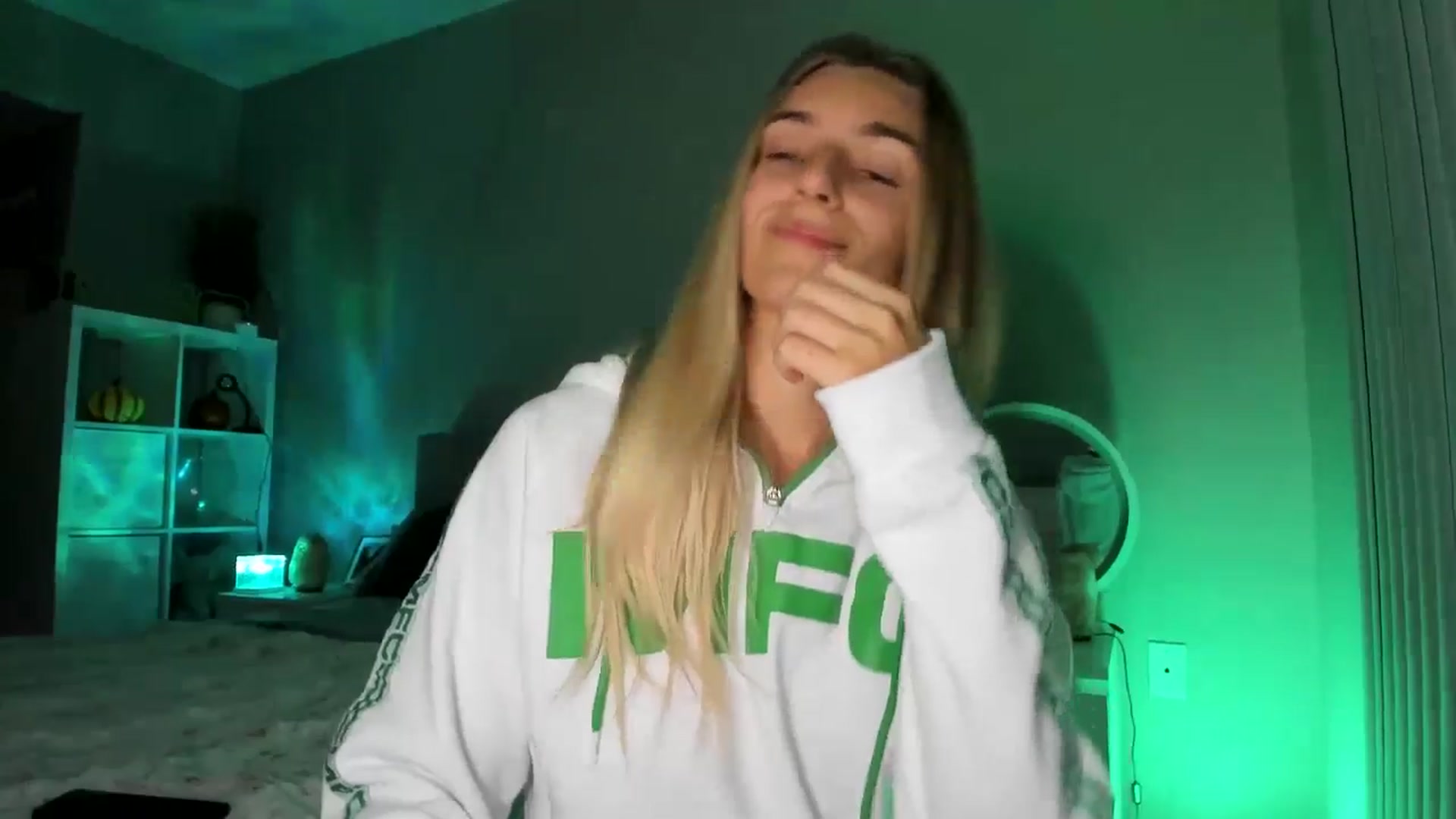 Gallery image thumbnail from Vodka_Queen's myfreecams stream on, 10/28/2025, 08:21 image 5 of 20
