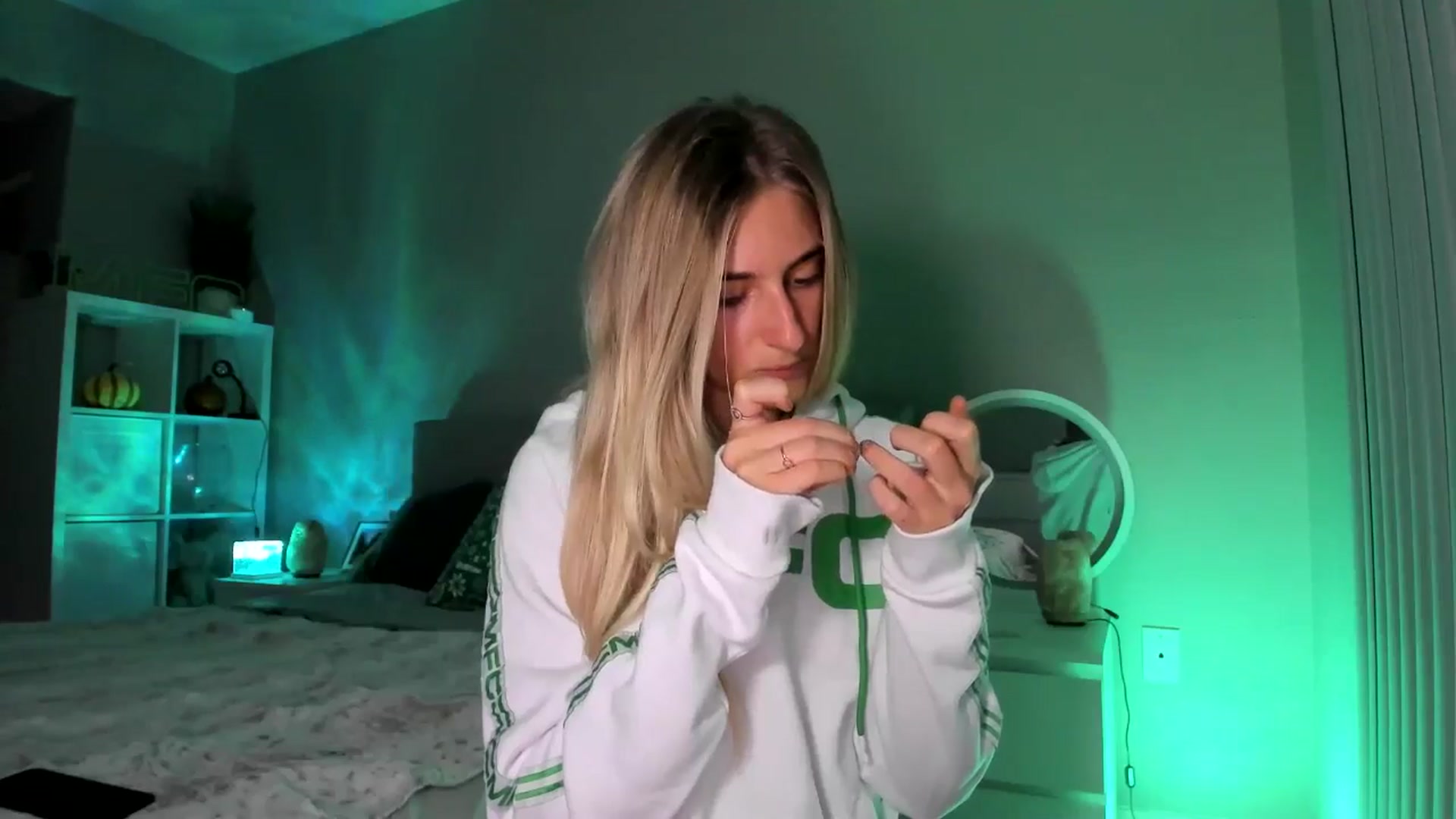Gallery image thumbnail from Vodka_Queen's myfreecams stream on, 10/28/2025, 08:21 image 2 of 20