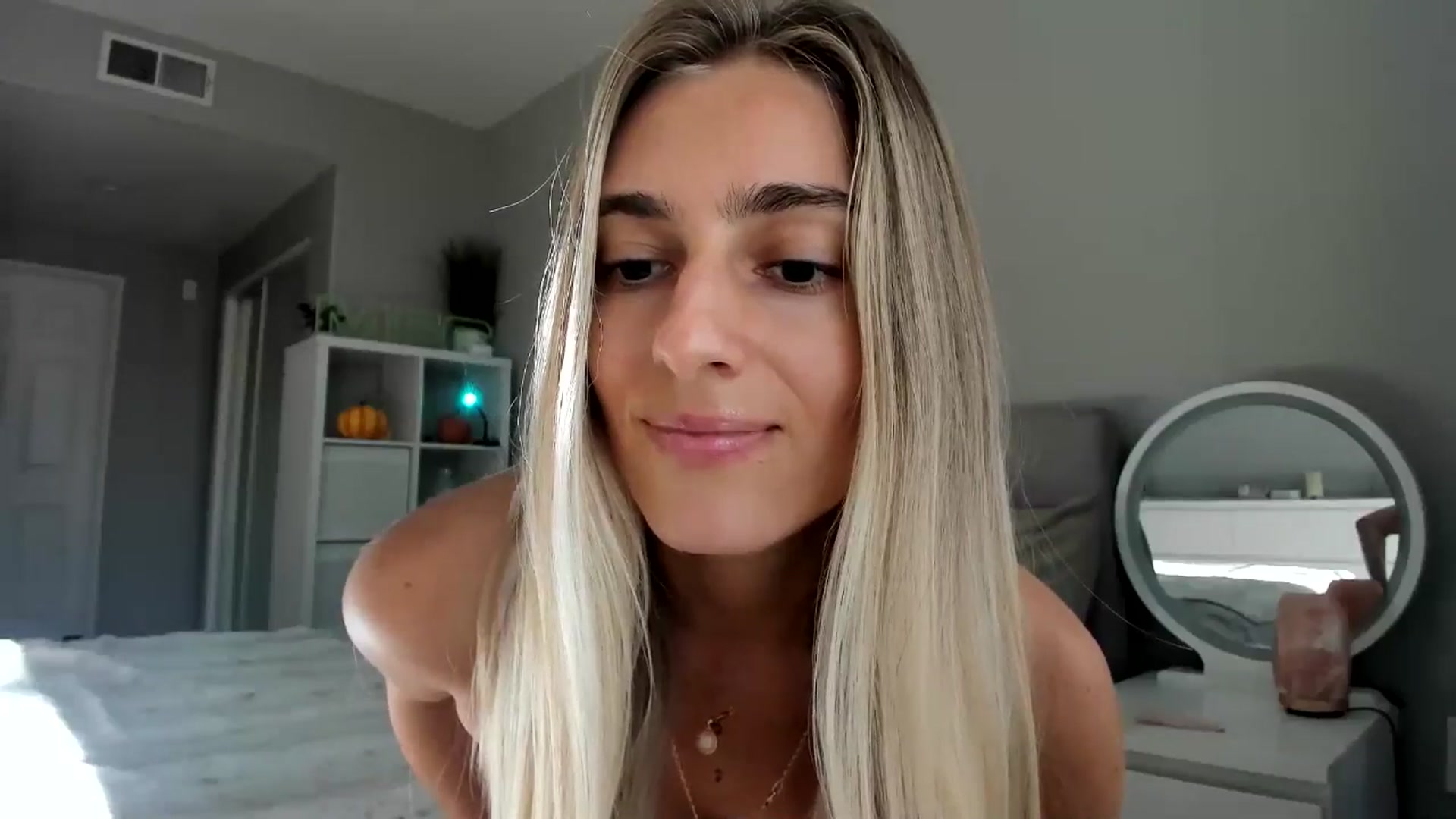 Gallery image thumbnail from Vodka_Queen's myfreecams stream on, 10/29/2025, 24:02 image 9 of 20