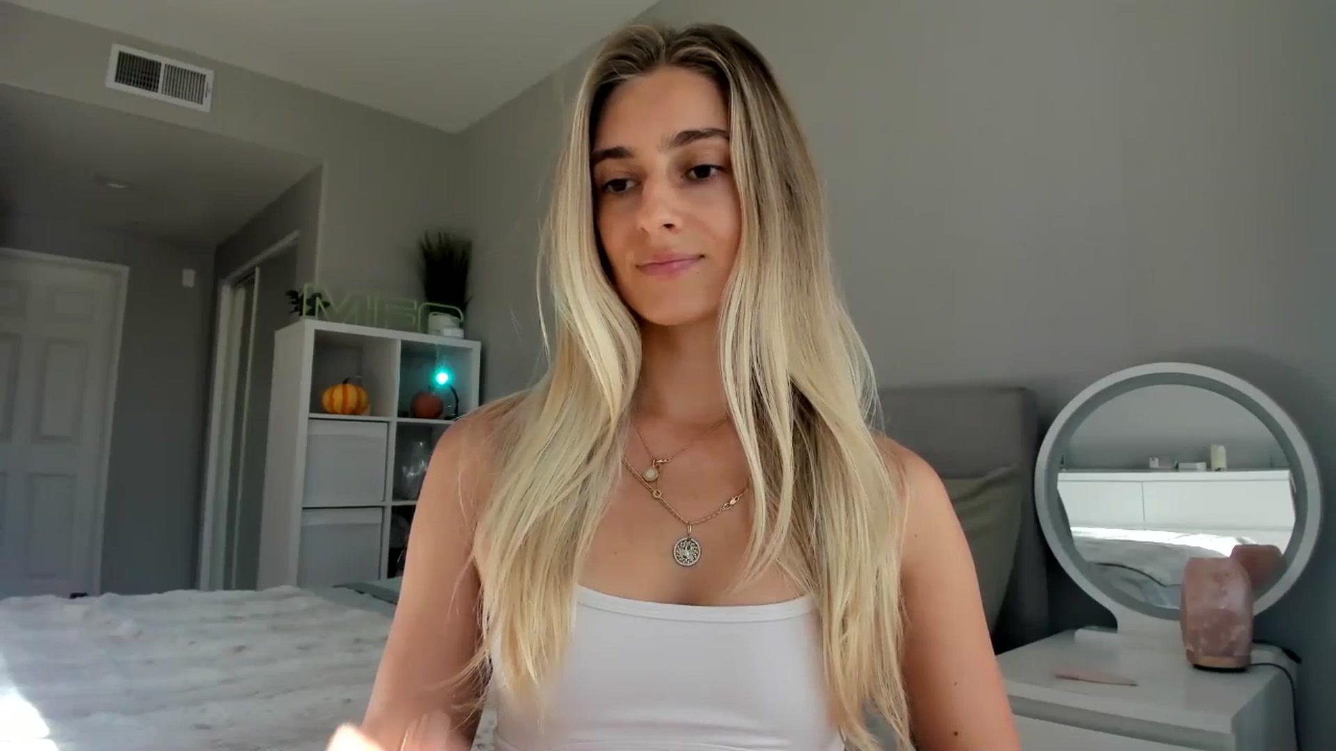 Gallery image thumbnail from Vodka_Queen's myfreecams stream on, 10/29/2025, 24:02 image 7 of 20