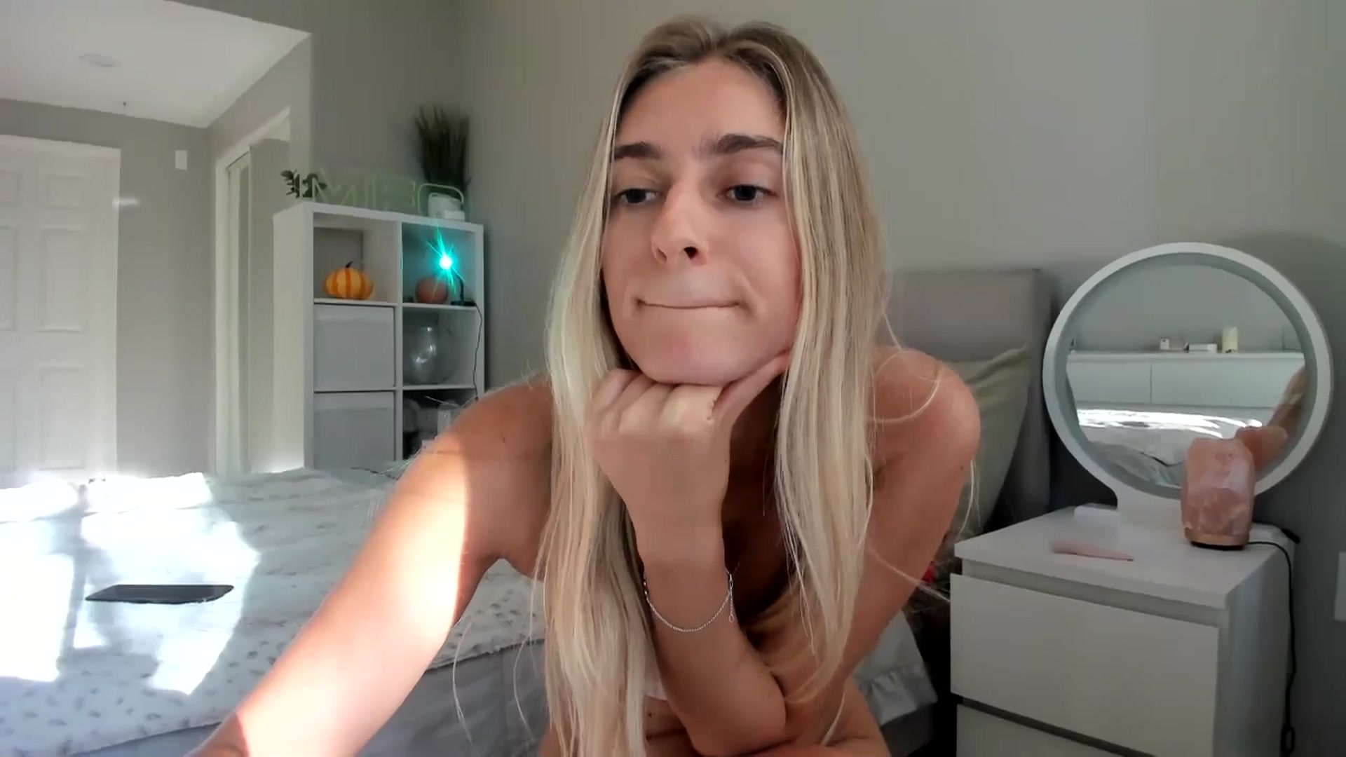 Gallery image thumbnail from Vodka_Queen's myfreecams stream on, 10/29/2025, 24:02 image 16 of 20